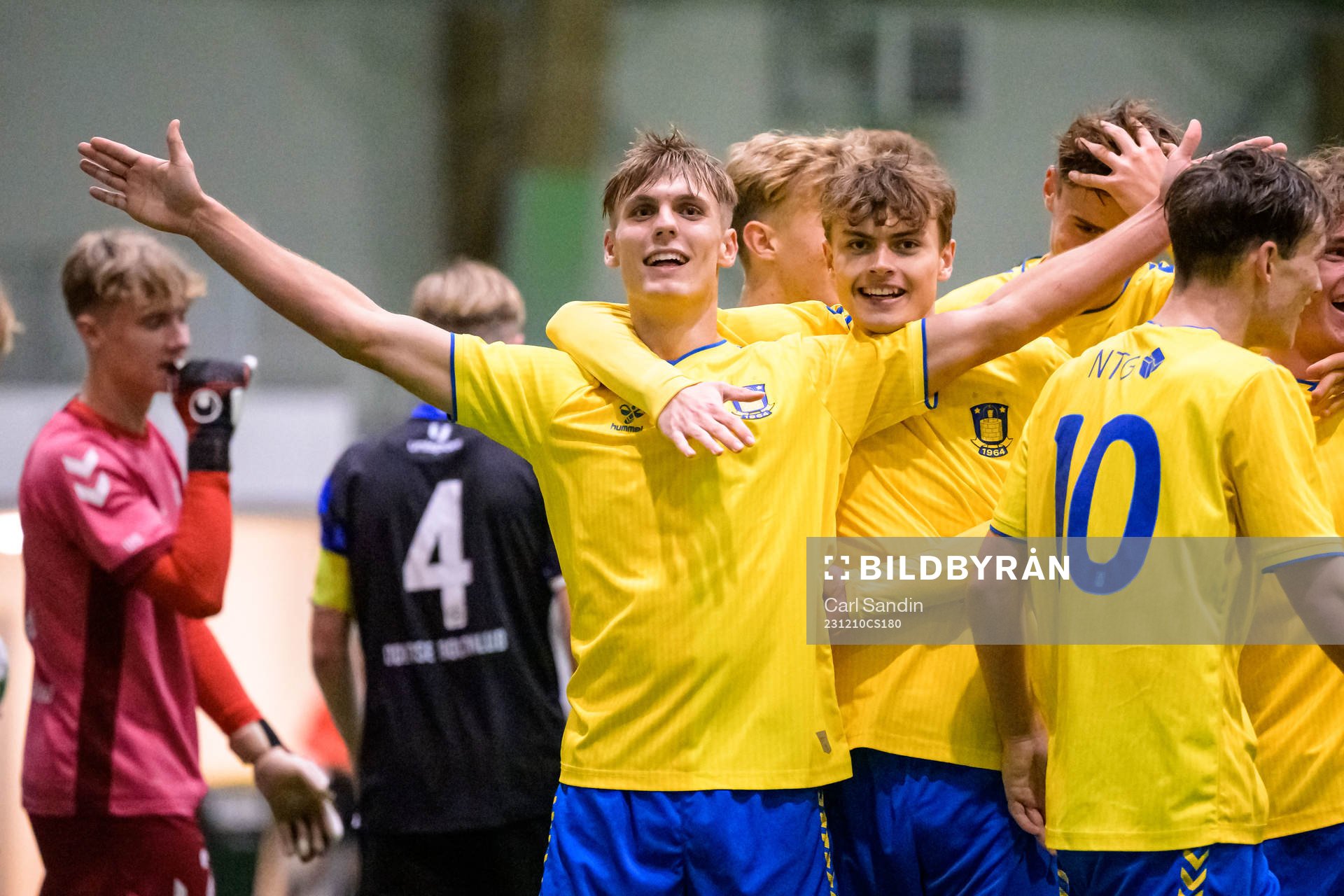 Bröndbys Lukas Larsen jublar
