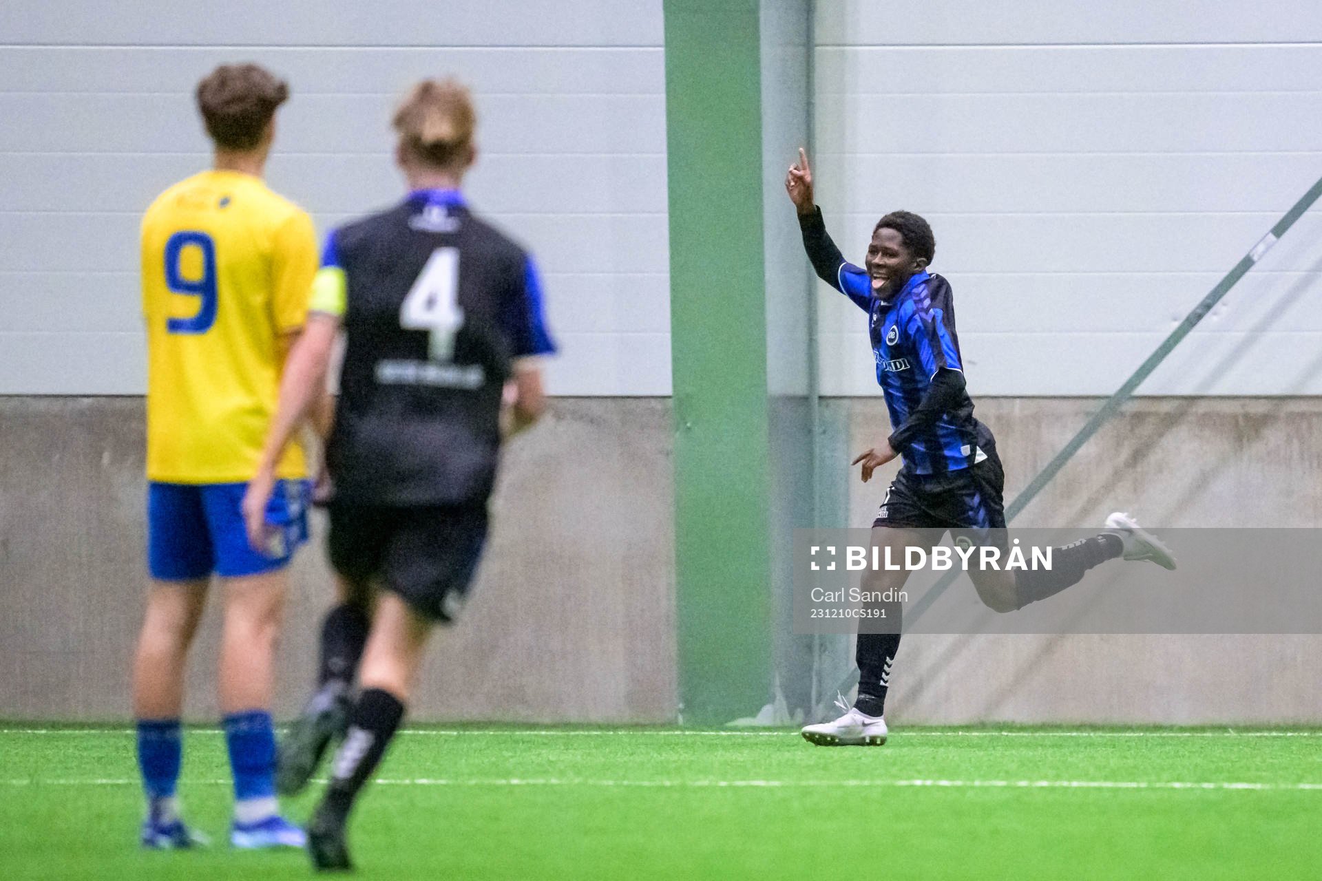 Odenses Delphen Bitute jublar efter 1-2 under finalen i Skandinaviska Mästerskapen mellan Bröndby och Odense den 10 december 2023 i Borås.