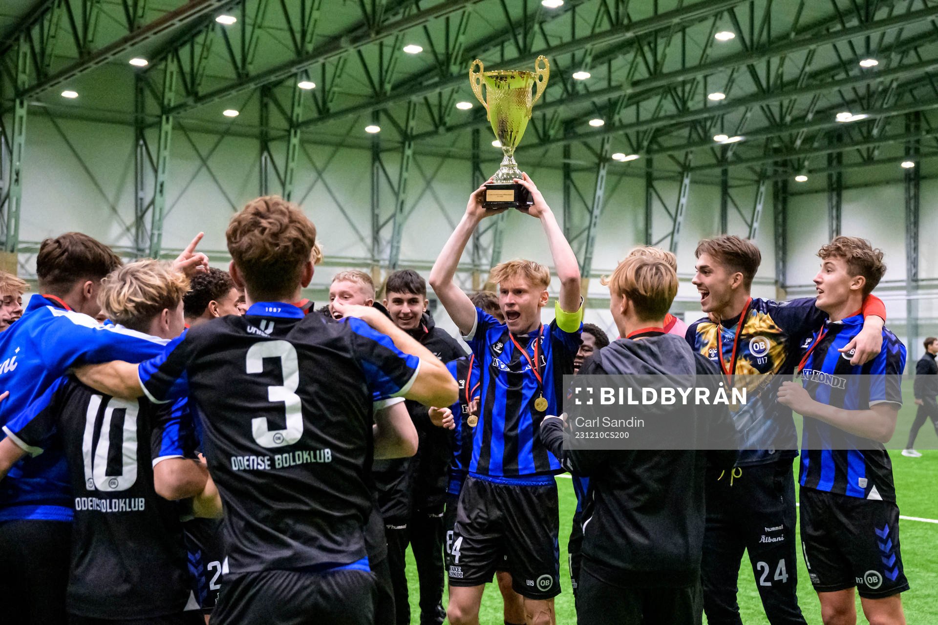 Odenses Mikkel Juul jublar
