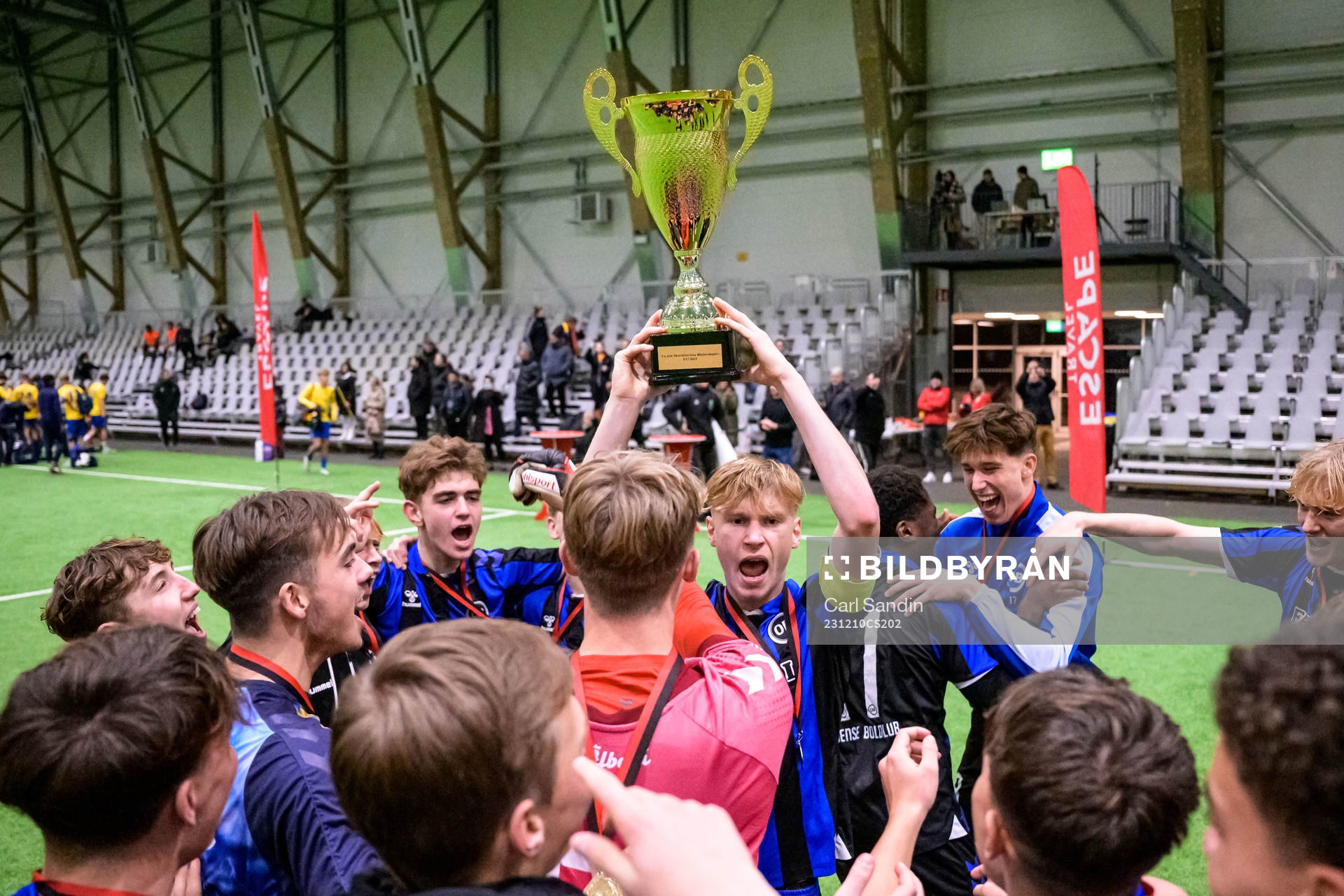 Odenses Mikkel Juul jublar