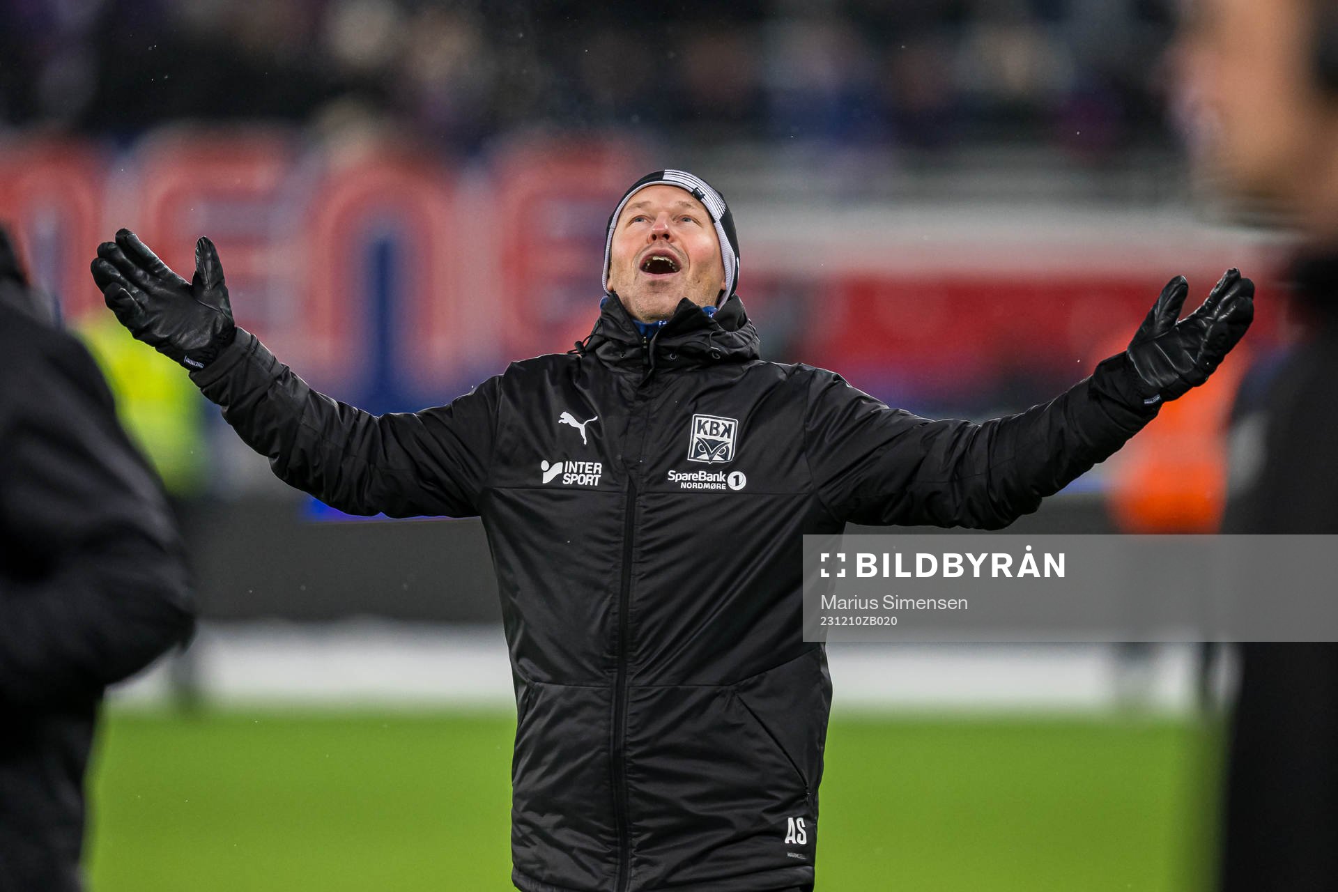 Amund Skiri, head coach of Kristiansund, celebrates
