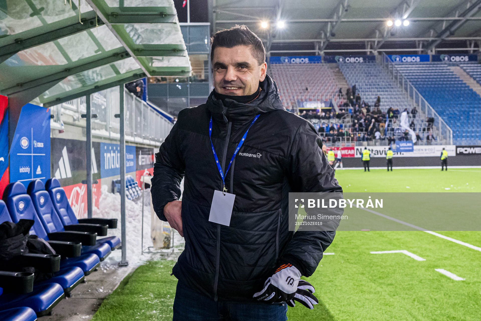 Eirik Hoseth, sports director of Kristiansund, celebrates after the Eliteserien playoff football match between Vålerenga and Kristiansund on December 10, 2023 in Oslo.