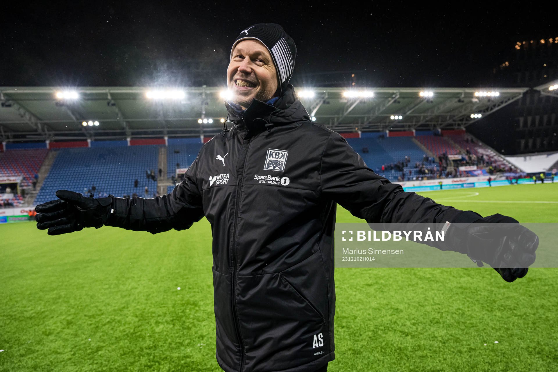 Amund Skiri, head coach of Kristiansund, celebrates