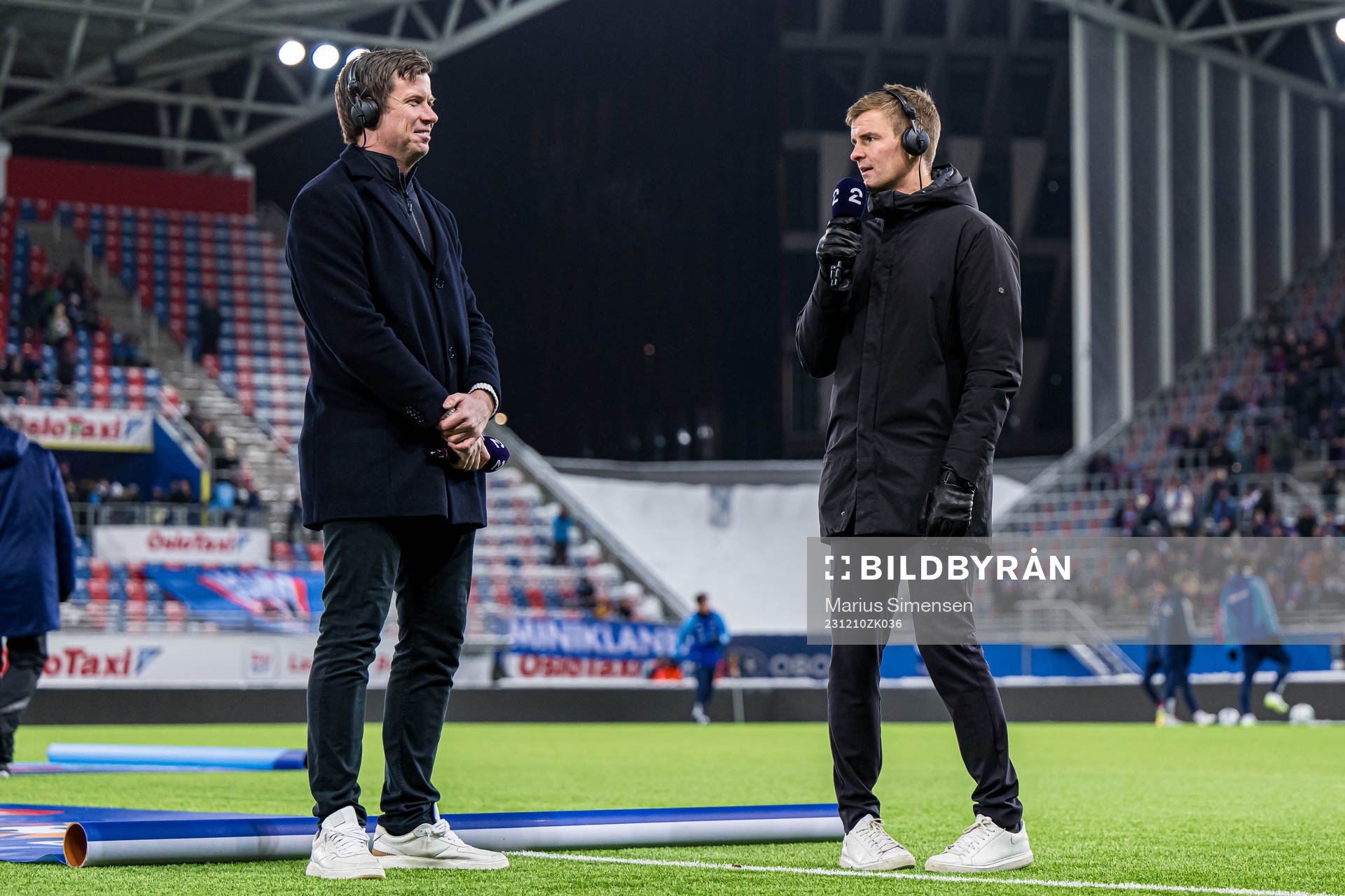 Jesper Mathisen and Eirik Nesset Hjelvik of broadcaster TV 2 ahead of the Eliteserien playoff football match between Vålerenga and Kristiansund on December 10, 2023 in Oslo.