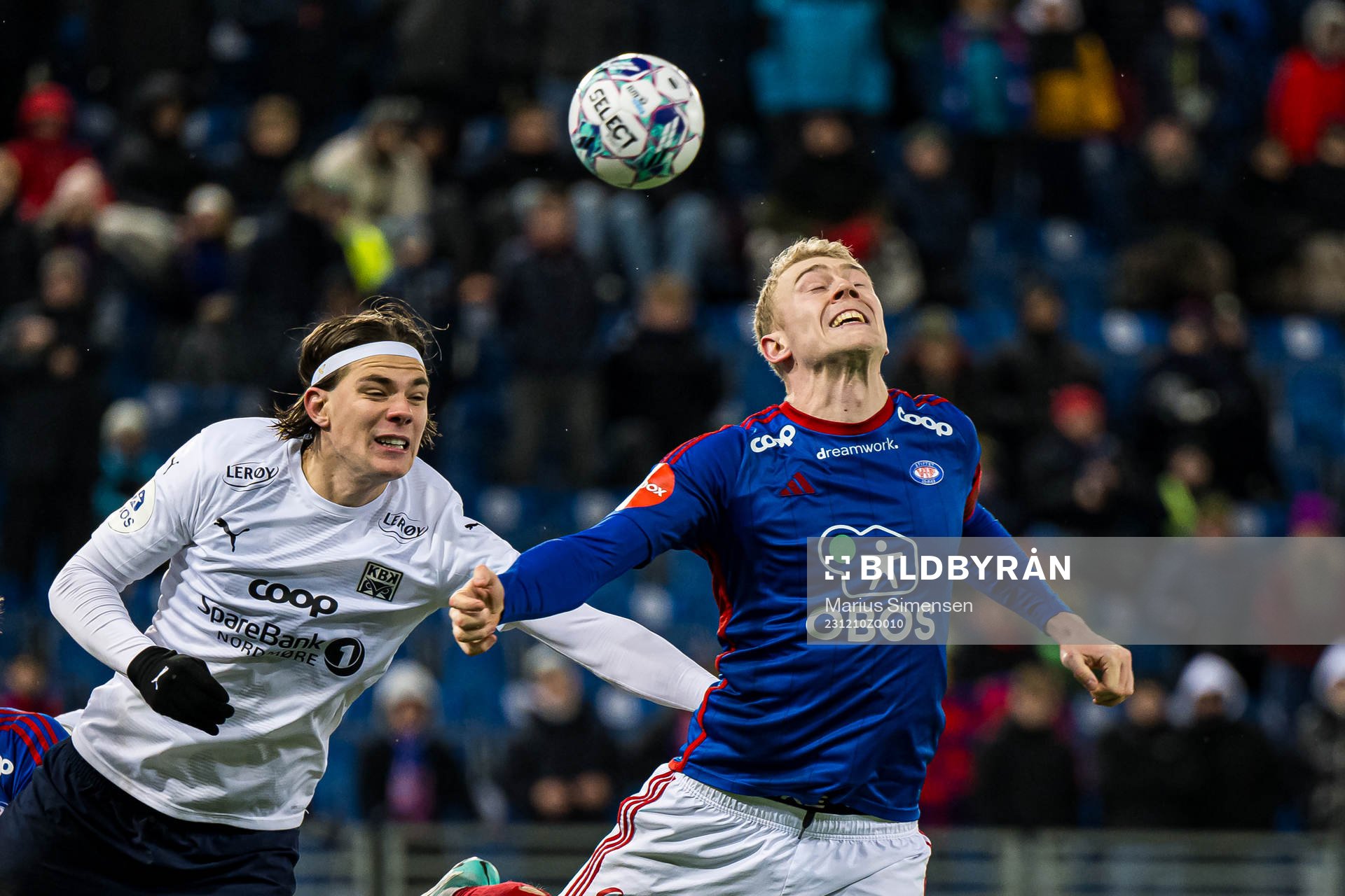 Brynjolfur Willumsson of Kristiansund and Henrik Bjørdal of Vålerenga during the Eliteserien playoff football match between Vålerenga and Kristiansund on December 10, 2023 in Oslo.