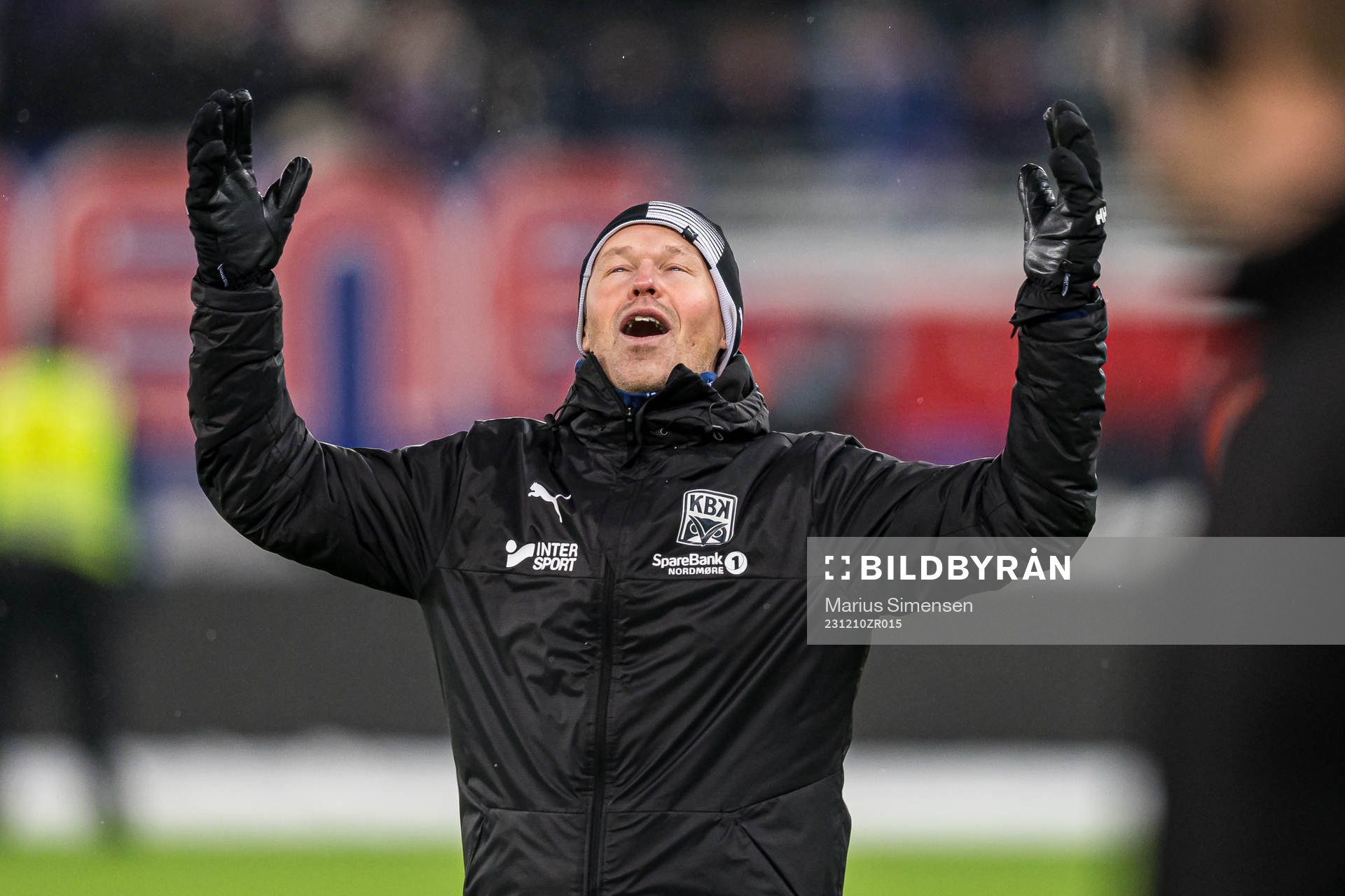 Amund Skiri, head coach of Kristiansund, celebrates