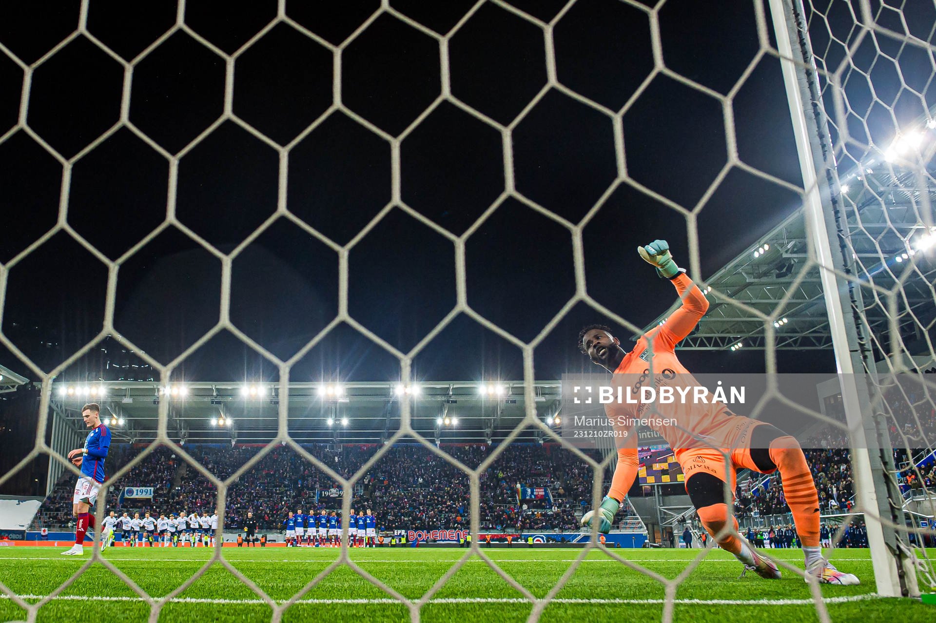 Christian Borchgrevink of Vålerenga missing a chance to
