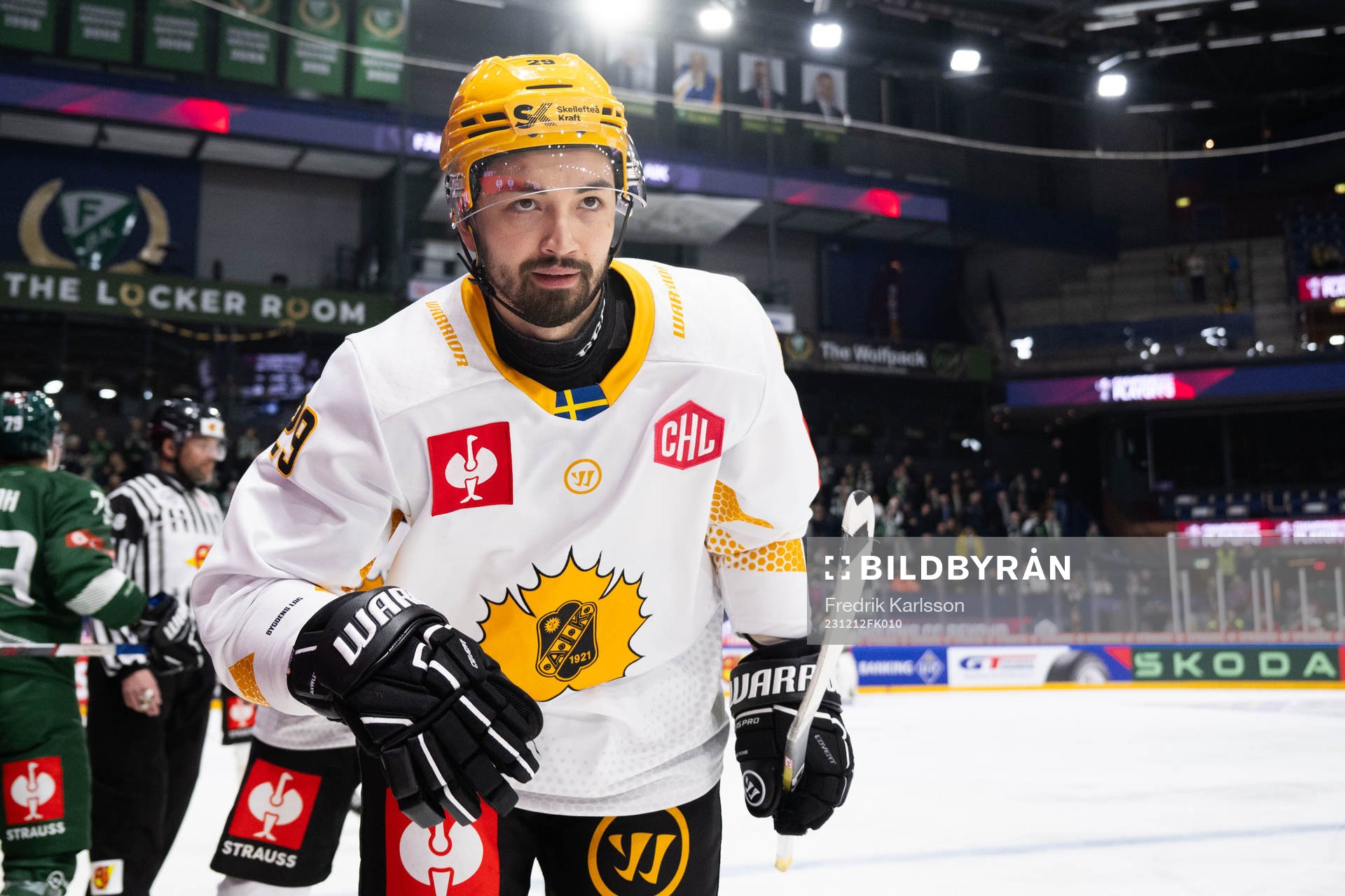 Dylan Sikura of Skellefteå celebrates