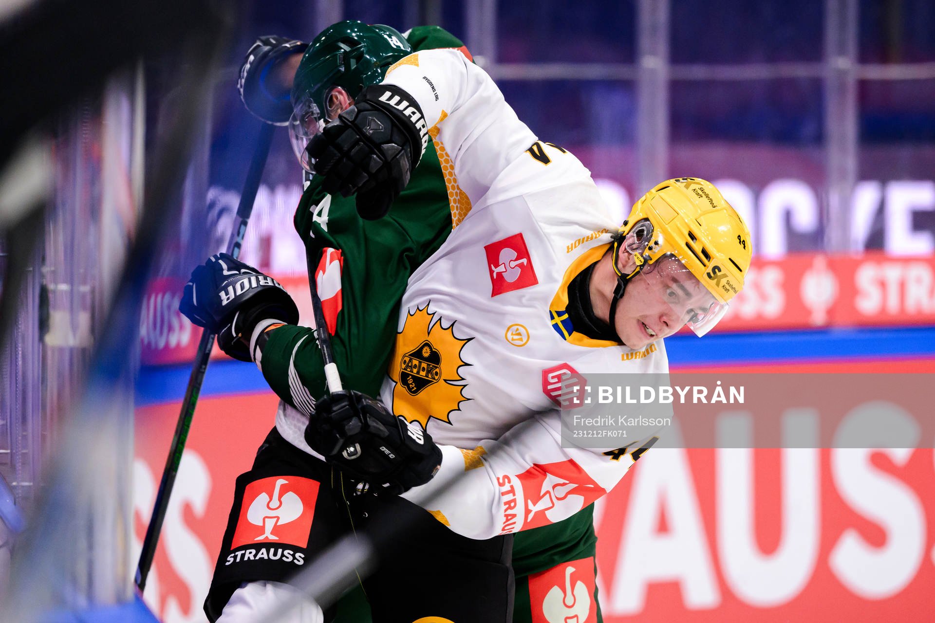 Victor Ejdsell of Färjestad and Elias Salomonsson of