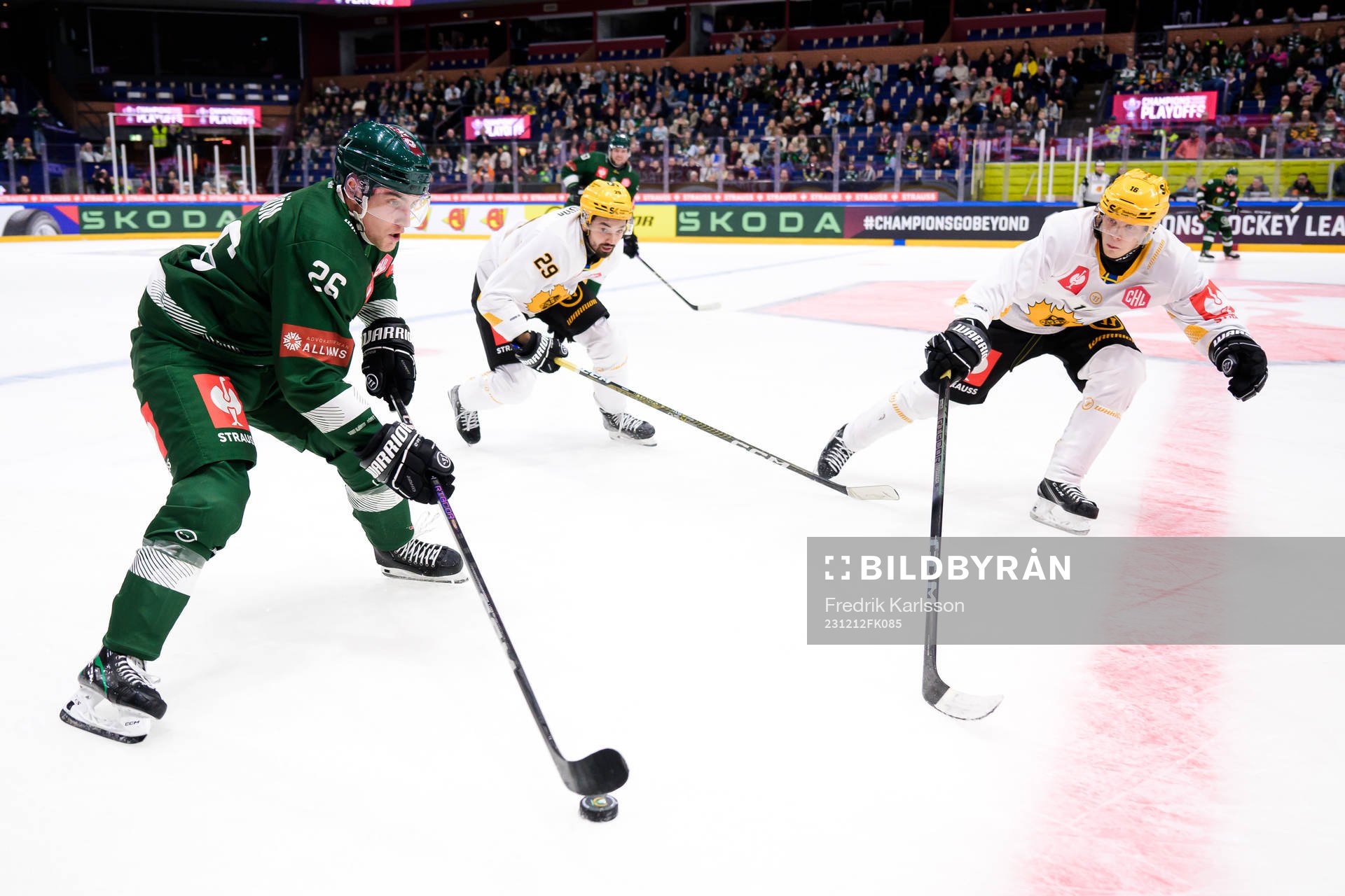 Joel Nyström of Färjestad and Dylan Sikura of Skellefteå