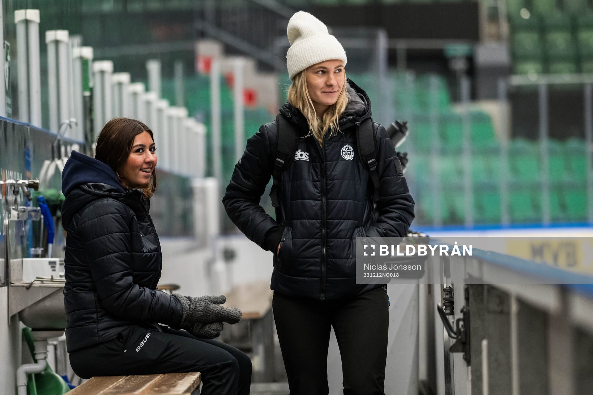 målvakt Ida-Li Brodin och Wilma Hjelm