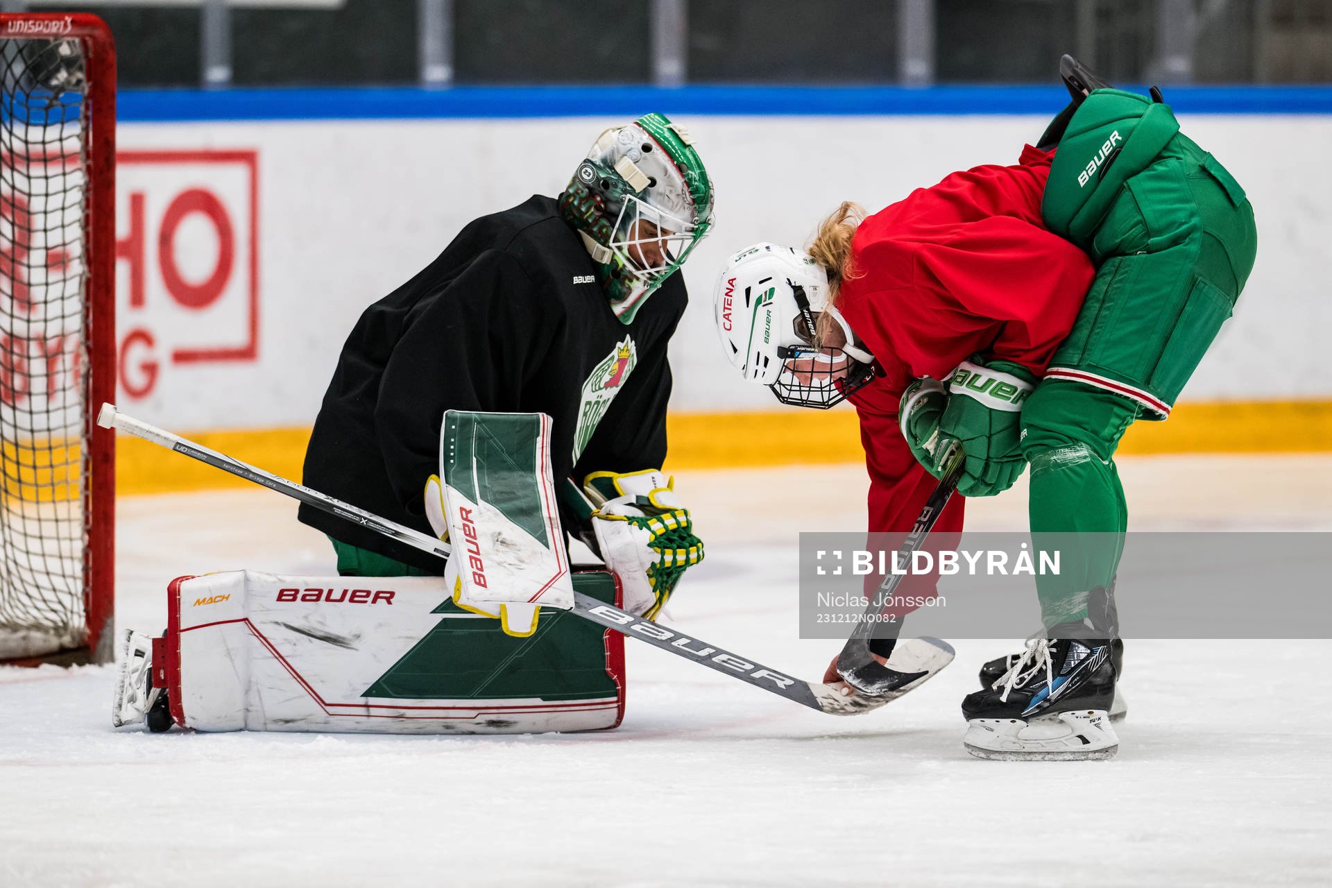 målvakt Alba Gonzalo och Amalie Andersen