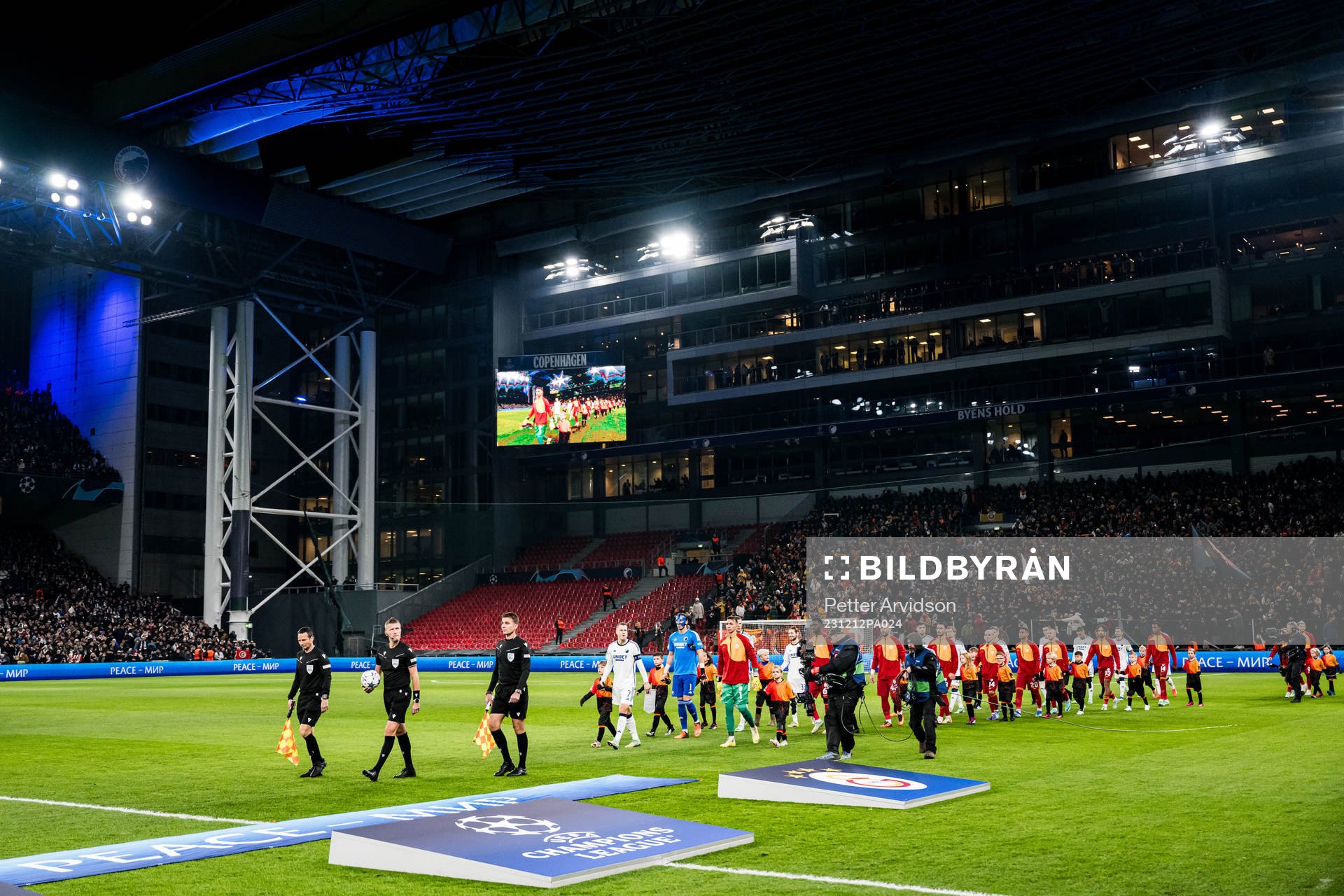 Players of FC Copenhagen and of Galatasaray
