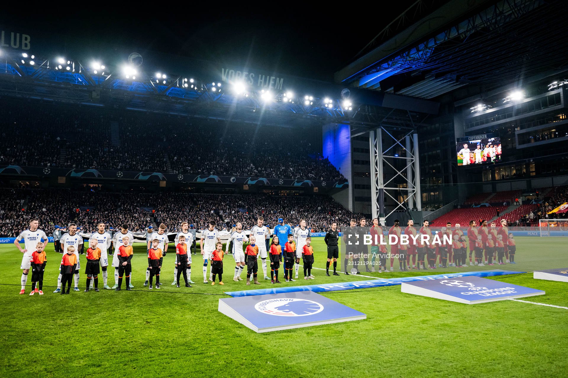 Players of FC Copenhagen and of Galatasaray