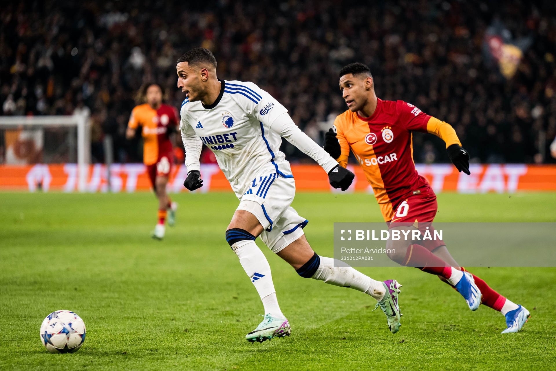 Elias Achouri of FC Copenhagen and Tete of Galatasaray