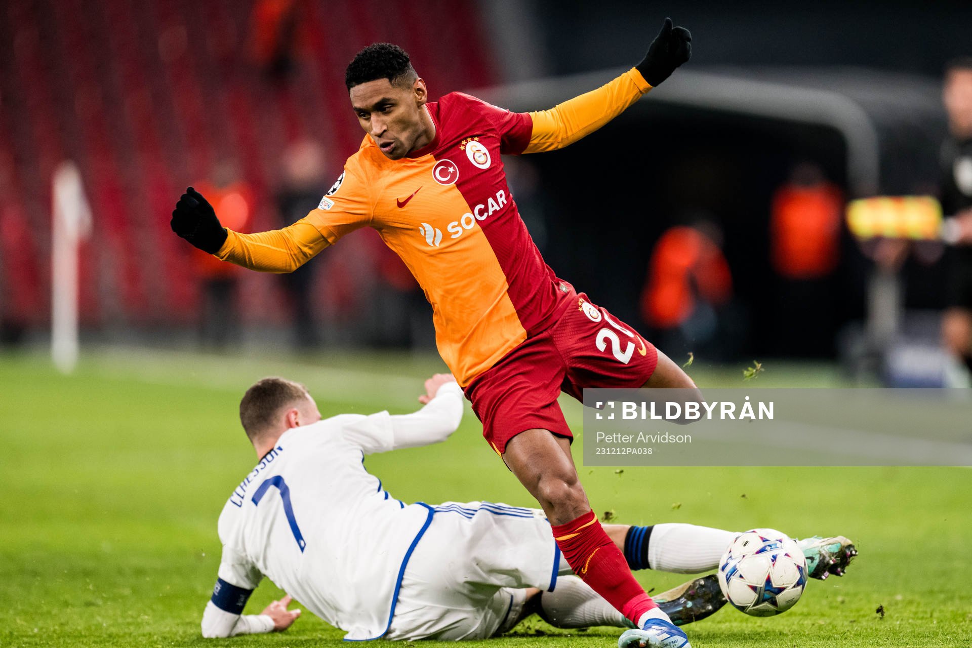 Viktor Claesson of FC Copenhagen and Tete of Galatasaray
