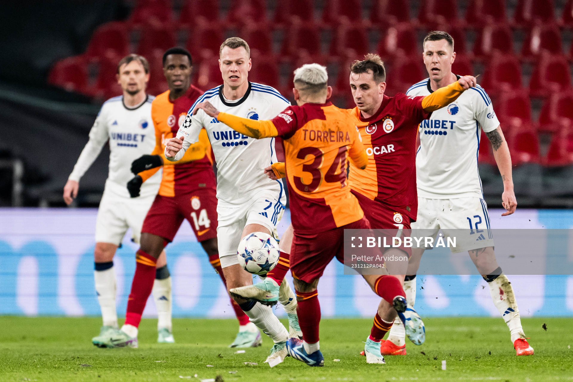 Viktor Claesson of FC Copenhagen against Lucas Torreira and