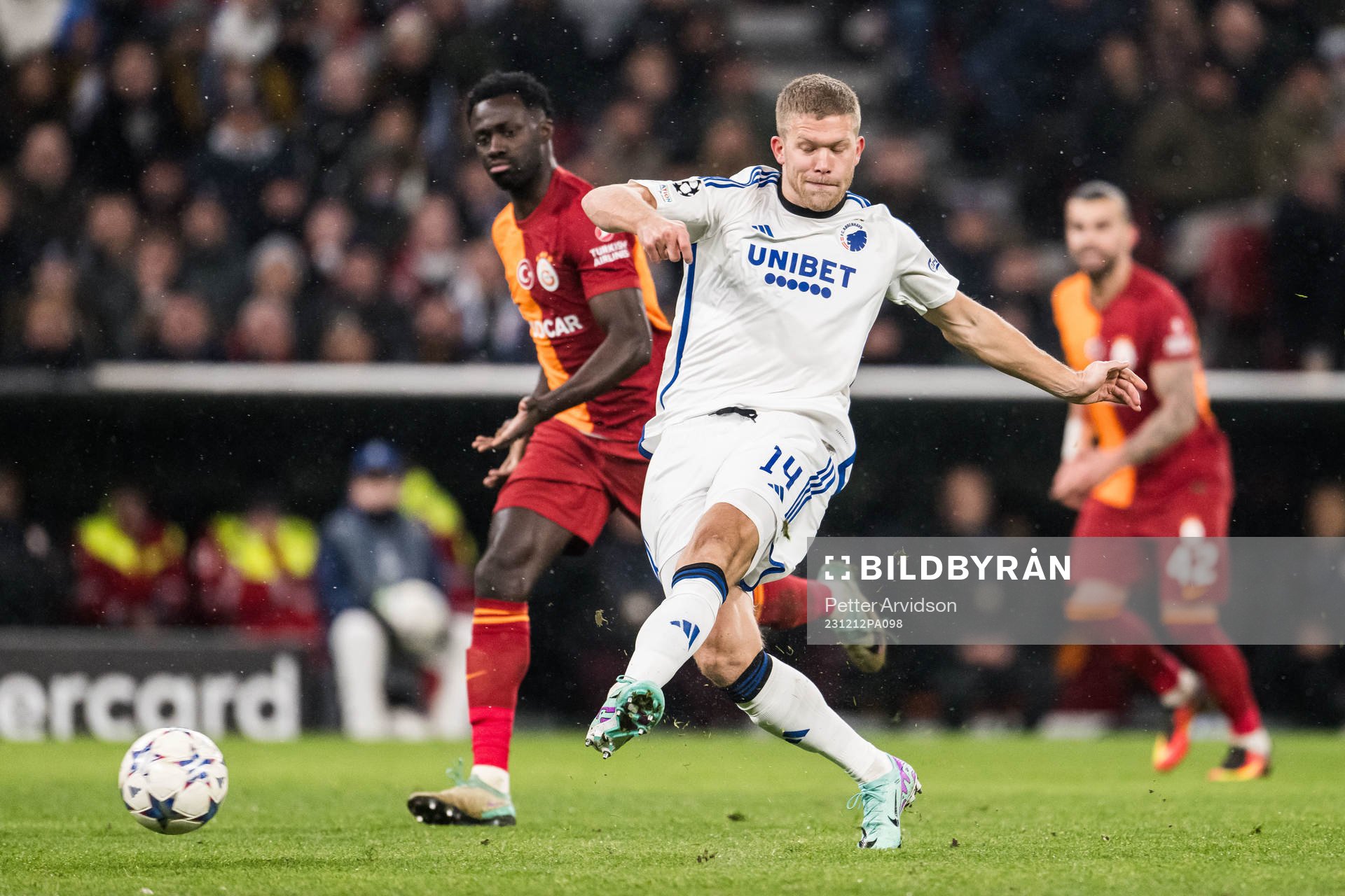 Davinson Sánchez of Galatasaray and Andreas Cornelius of FC Copenhagen during the UEFA Champions League football match between FC Copenhagen and Galatasaray on December 12, 2023 in Copenhagen. 