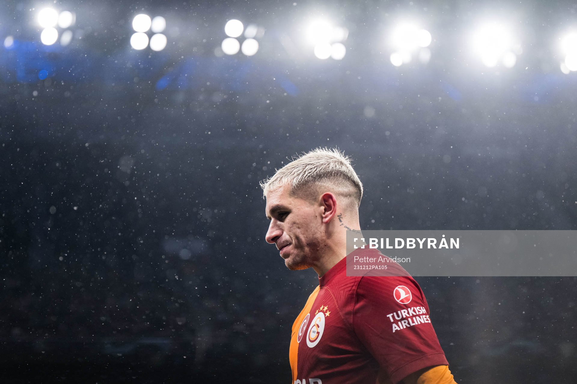 Lucas Torreira of Galatasaray looks dejected