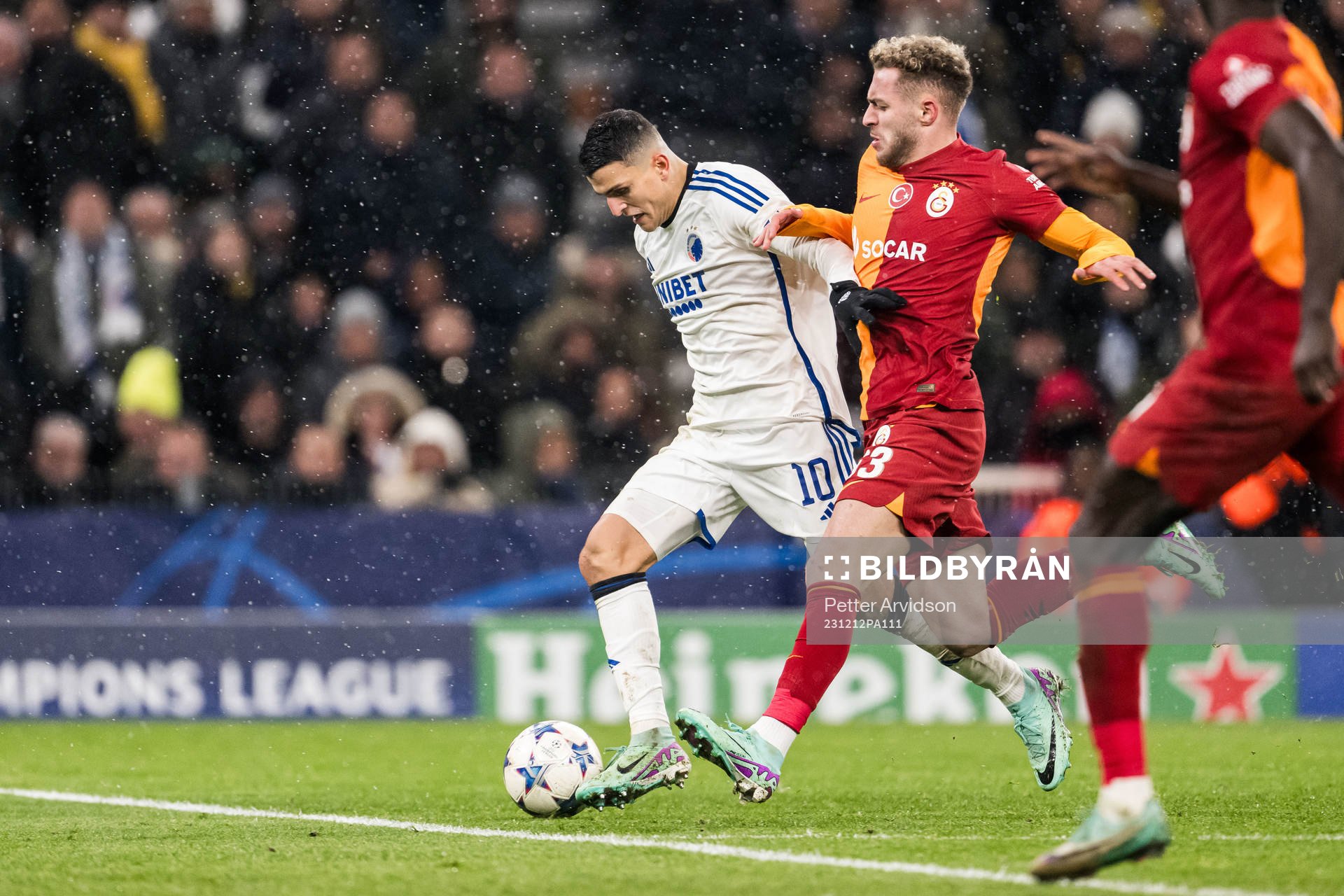 Mohamed Elyounoussi of FC Copenhagen and Kaan Ayhan of Galatasaray during the UEFA Champions League football match between FC Copenhagen and Galatasaray on December 12, 2023 in Copenhagen.