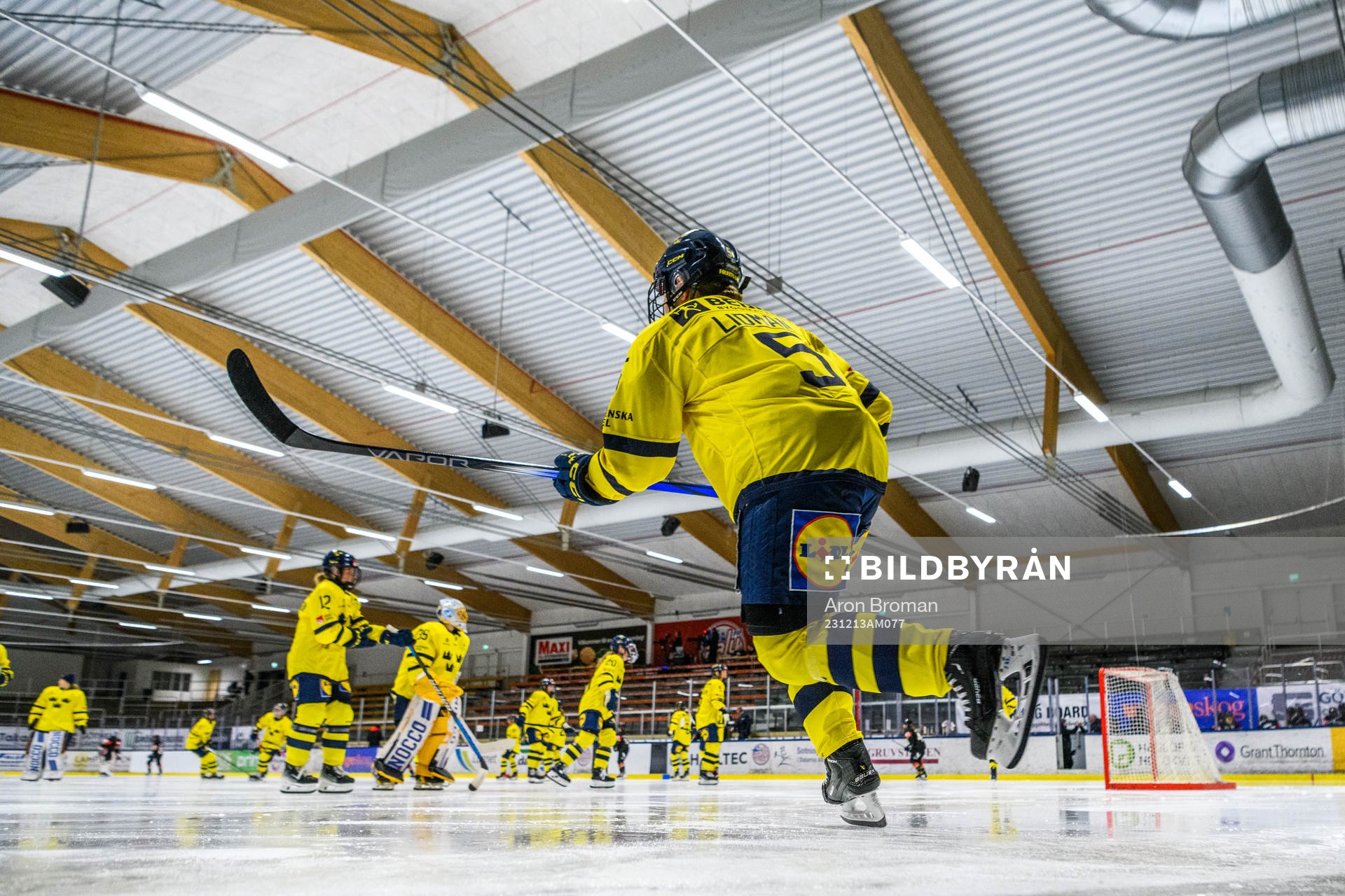 Sveriges Nathalie Lidman gör entré