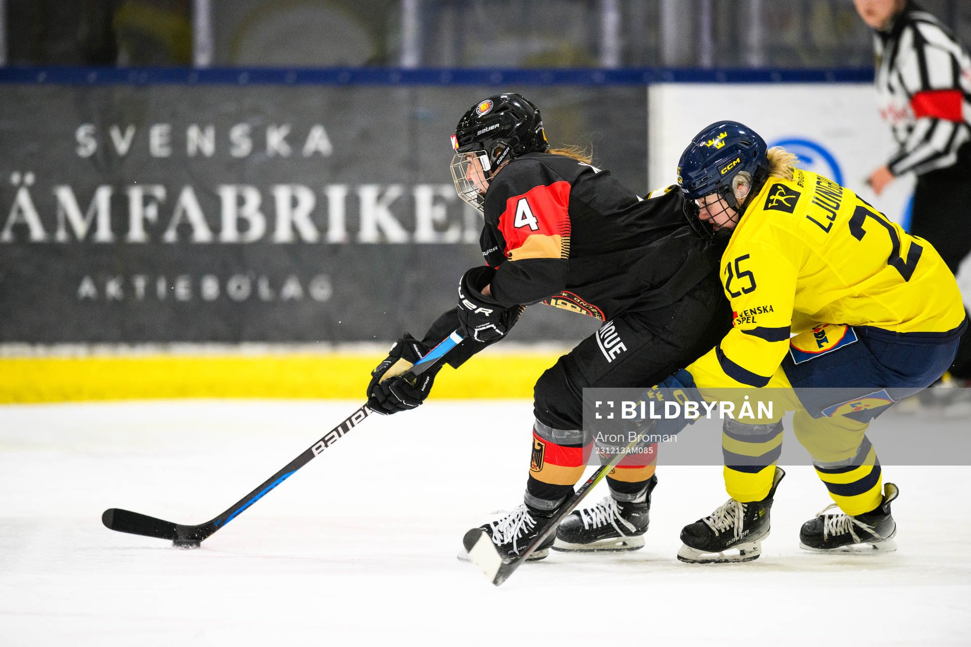 Tysklands Jennifer Miller och Sveriges Lina Ljungblom