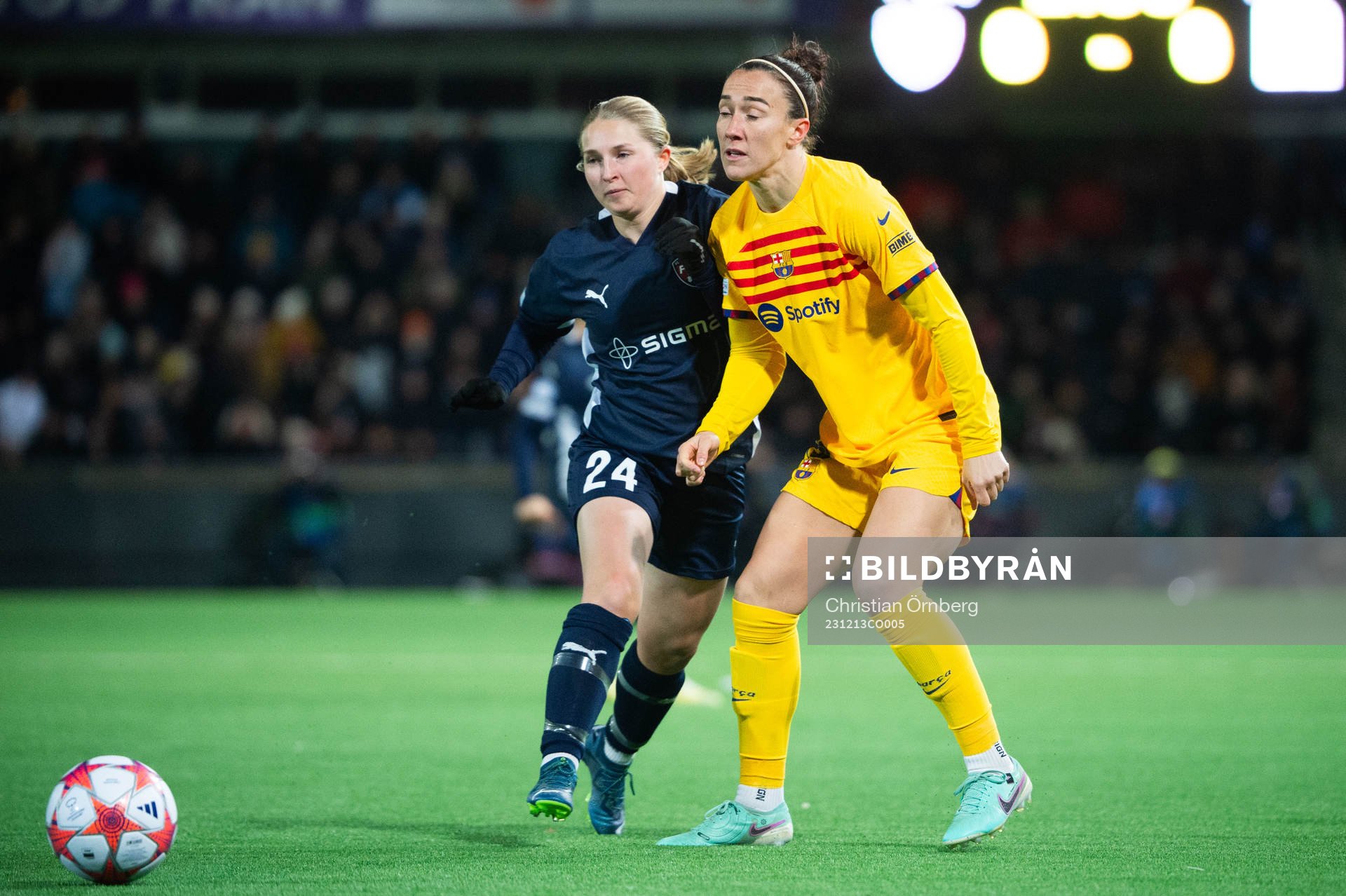 Hanna Andersson of FC Rosengård and Lucy Bronze of