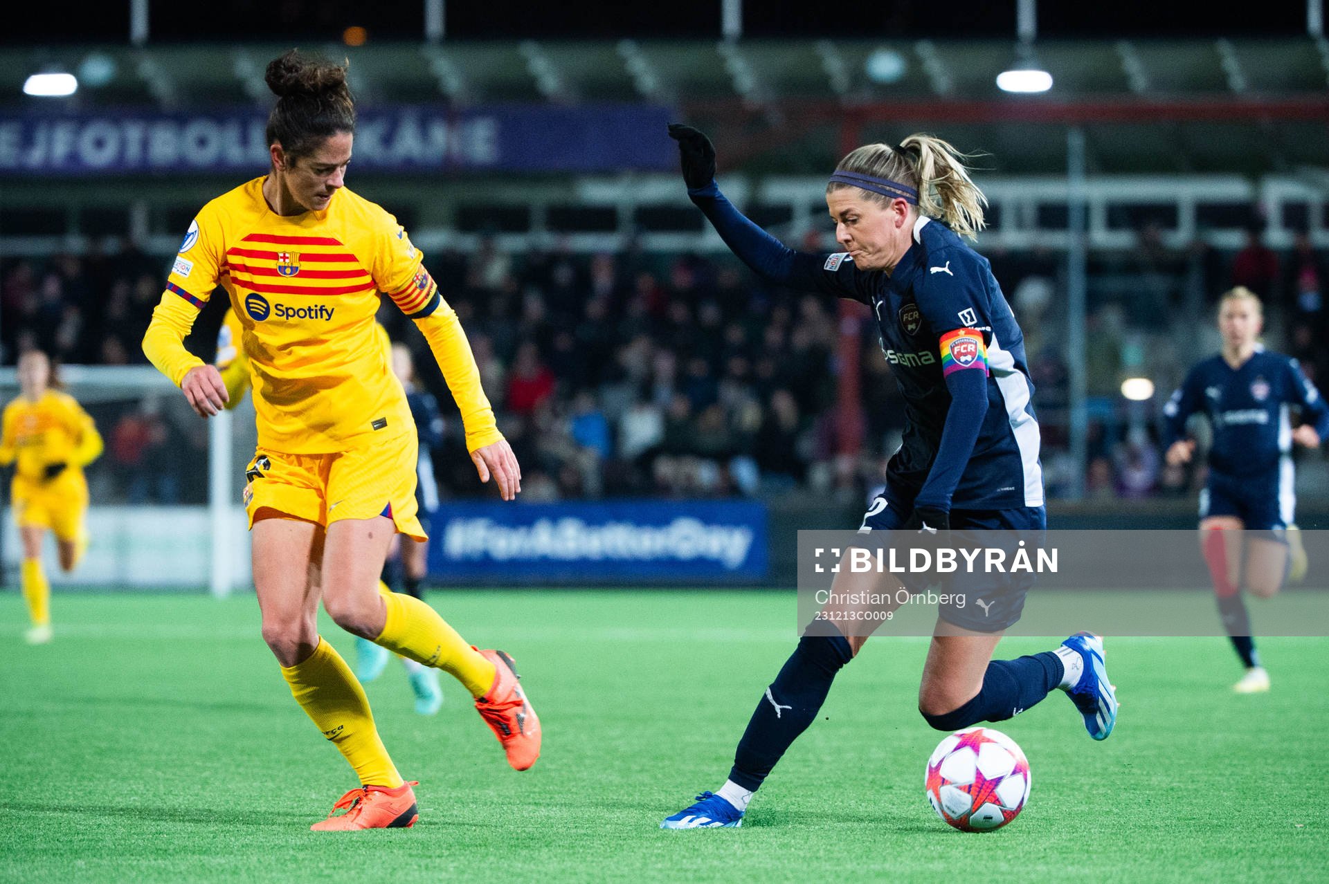 Marta Torrejon of Barcelona and Olivia Schough of FC