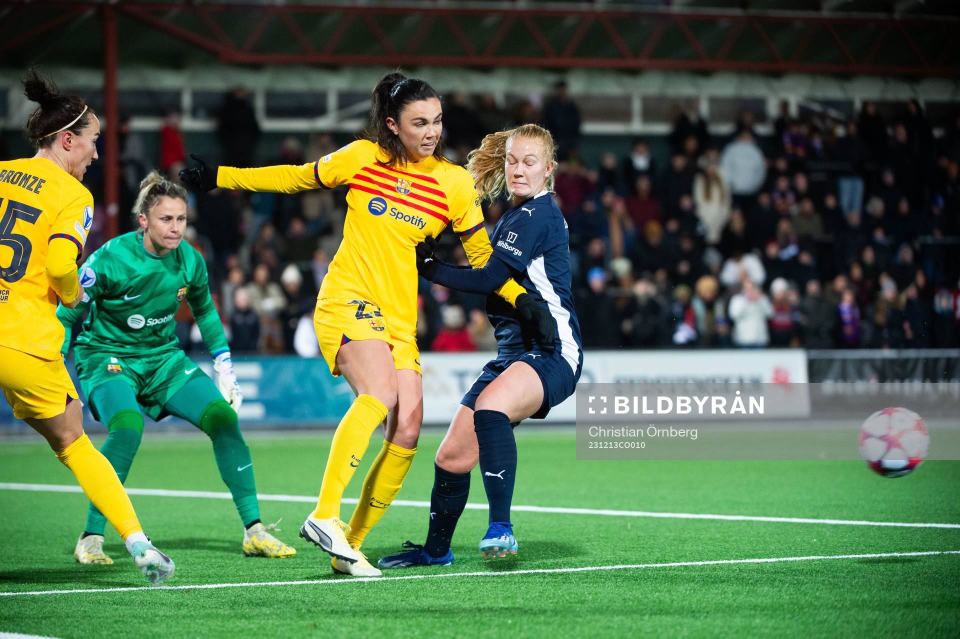 Ingrid Syrstad Engen of Barcelona and Sofie Bruun Bredgaard