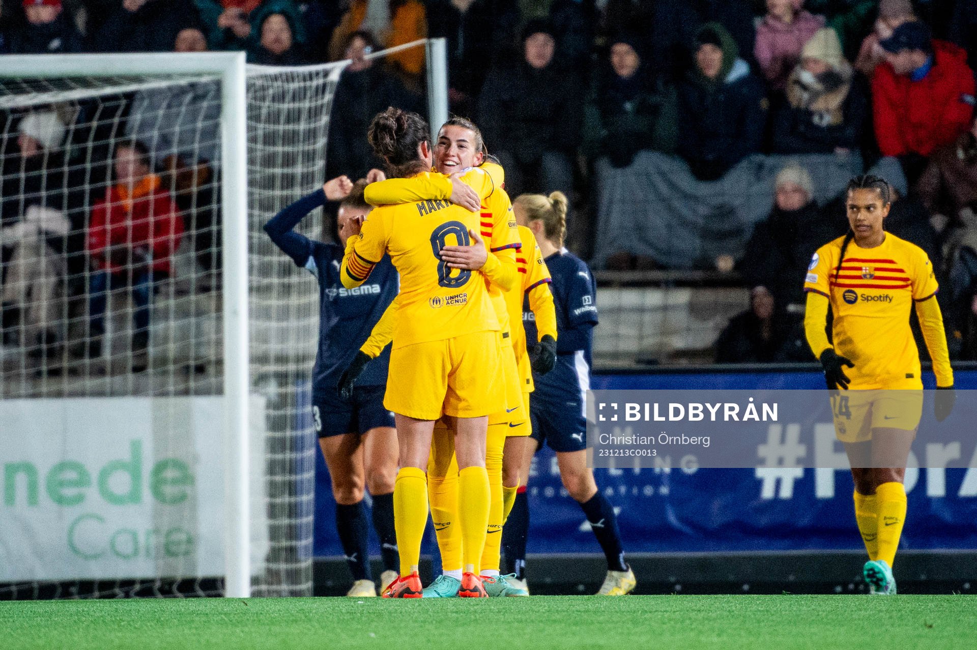 Patri Guijarro of Barcelona celebrates