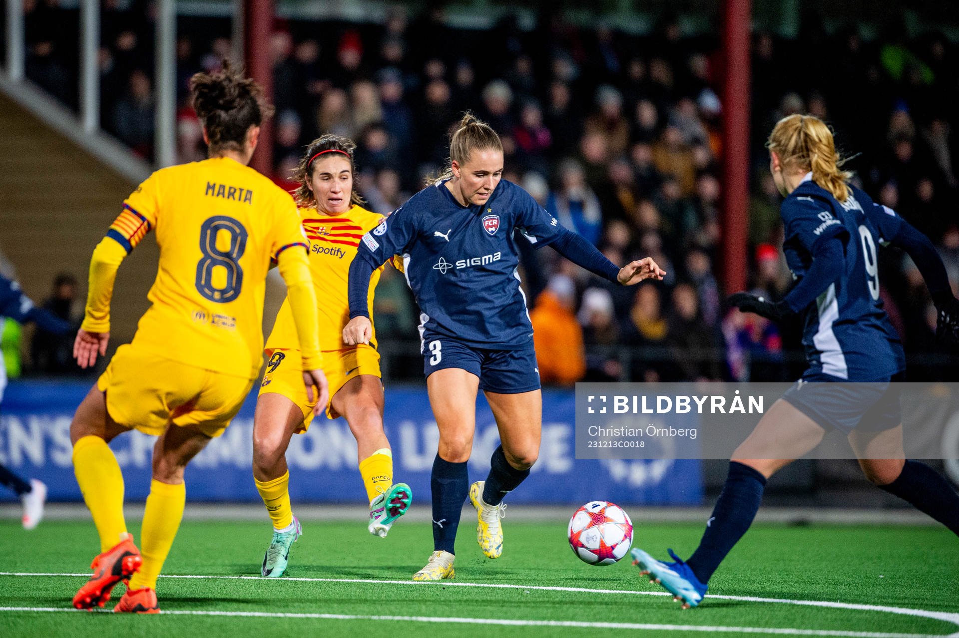 Gudrun Arnardottir of FC Rosengård and Mariona Caldentey
