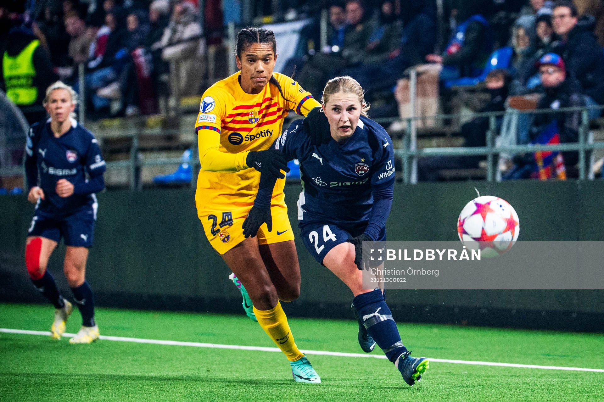 Hanna Andersson of FC Rosengård and Esmee Brugts of