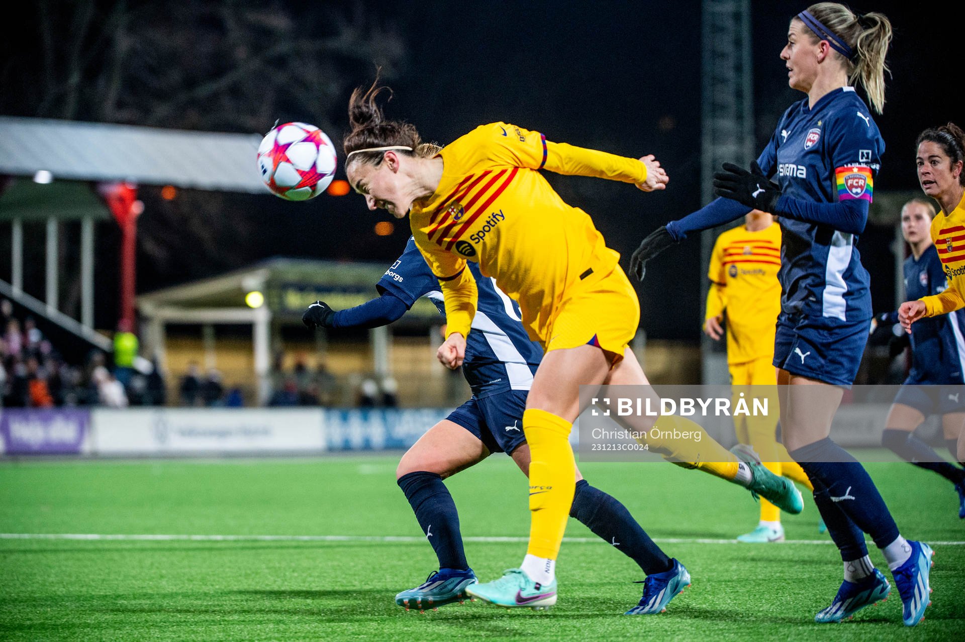 Lucy Bronze of Barcelona and Olivia Schough of FC Rosengård