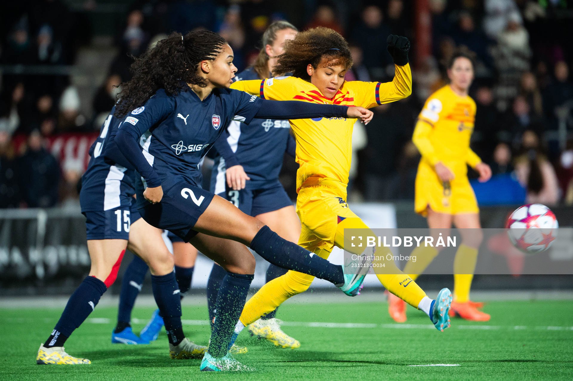 Isabella Obaze of FC Rosengård and Vicky Lopez of Barcelona during the UEFA Women's Champions League football match between FC Rosengård and Barcelona on December 13, 2023 in Malmö. 