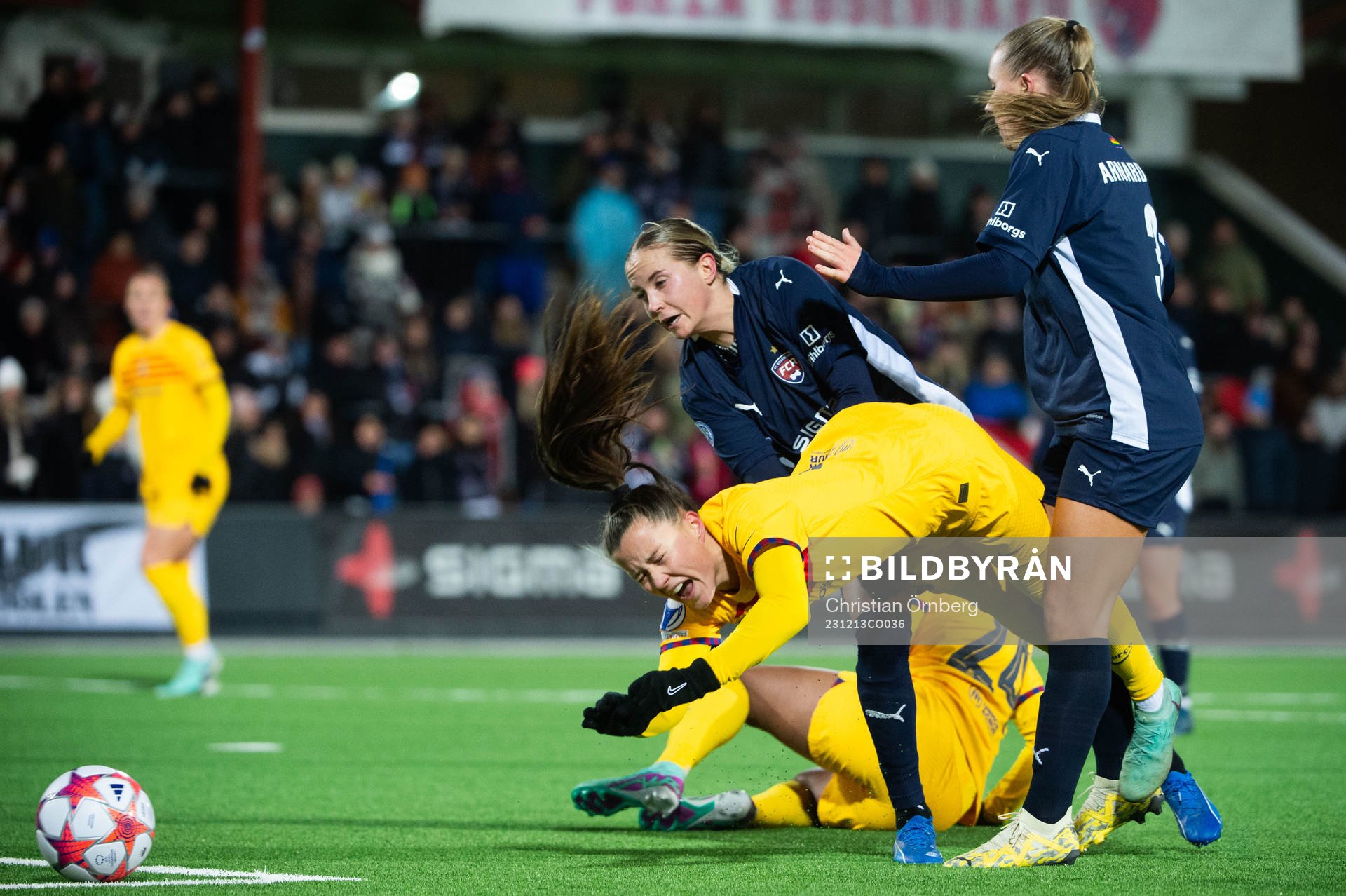 Gudrun Arnardottir of FC Rosengård and Claudia Pina of