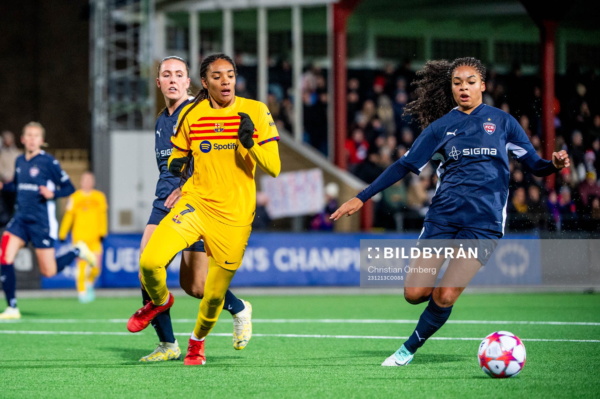 Salma Parallell of Barcelona and Isabella Obaze of FC