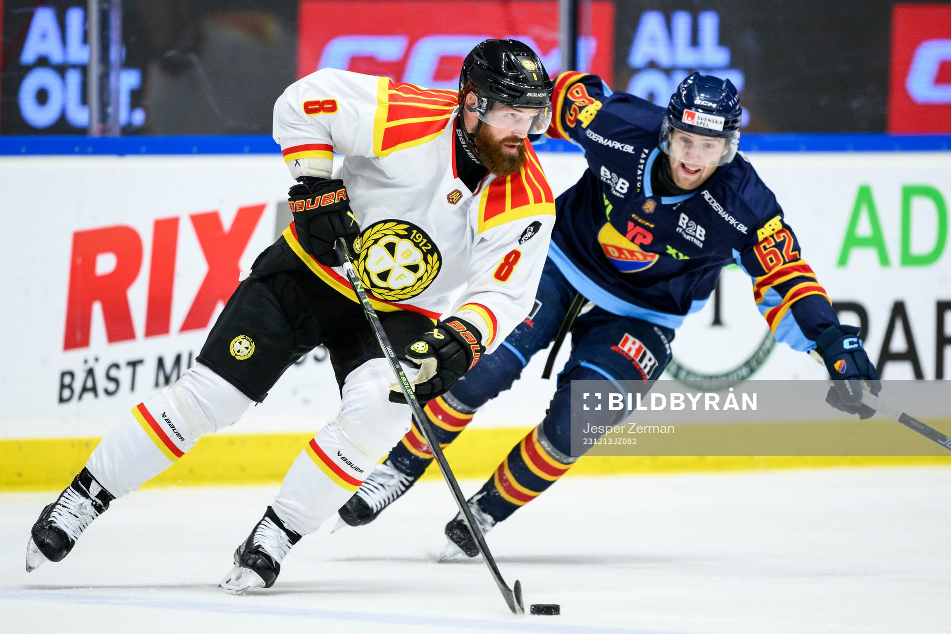Brynäs Jordie Benn och Djurgårdens Wiktor Nilsson
