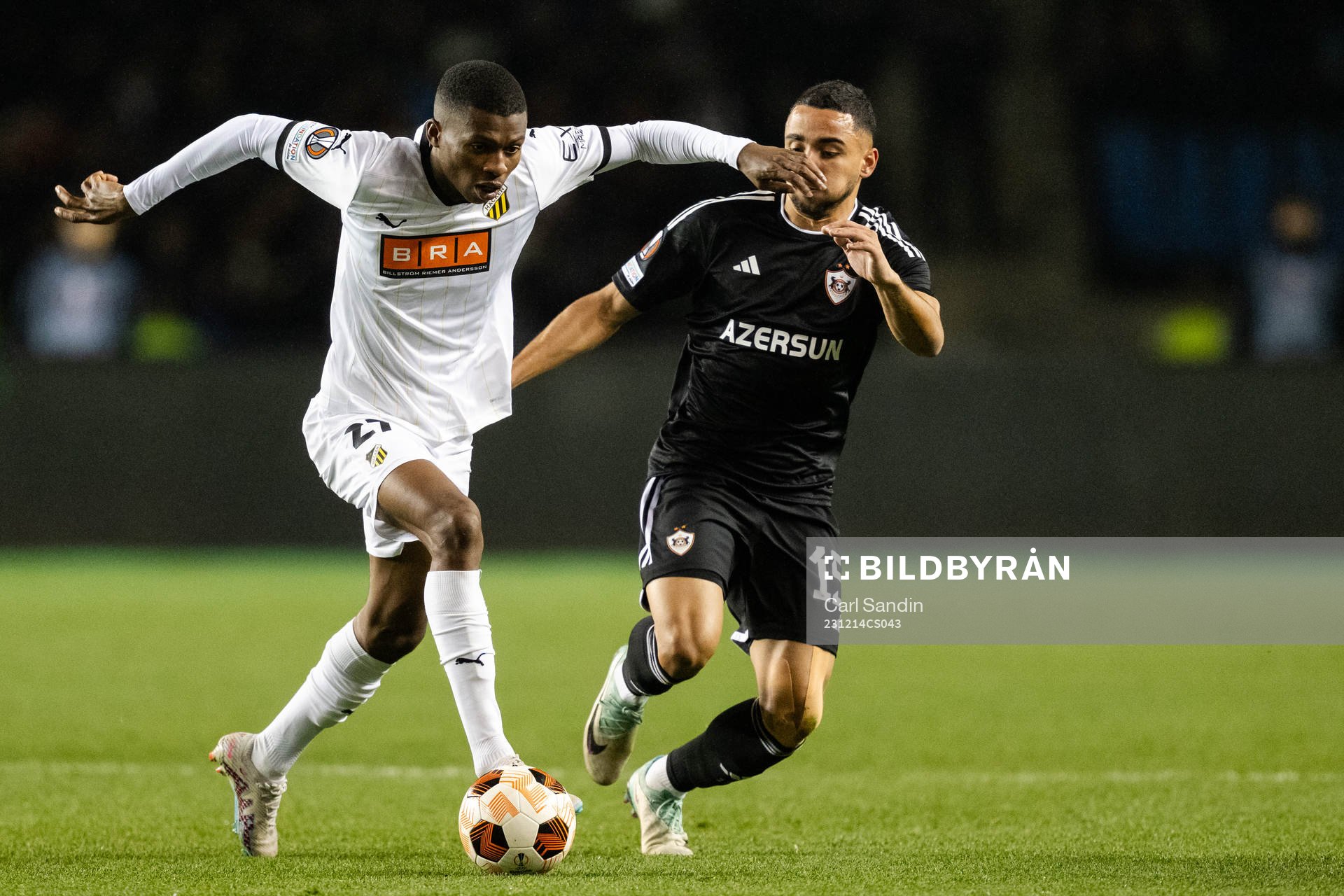 Akoua Romeo Amane of Häcken and Leandro Andrade of Qarabag