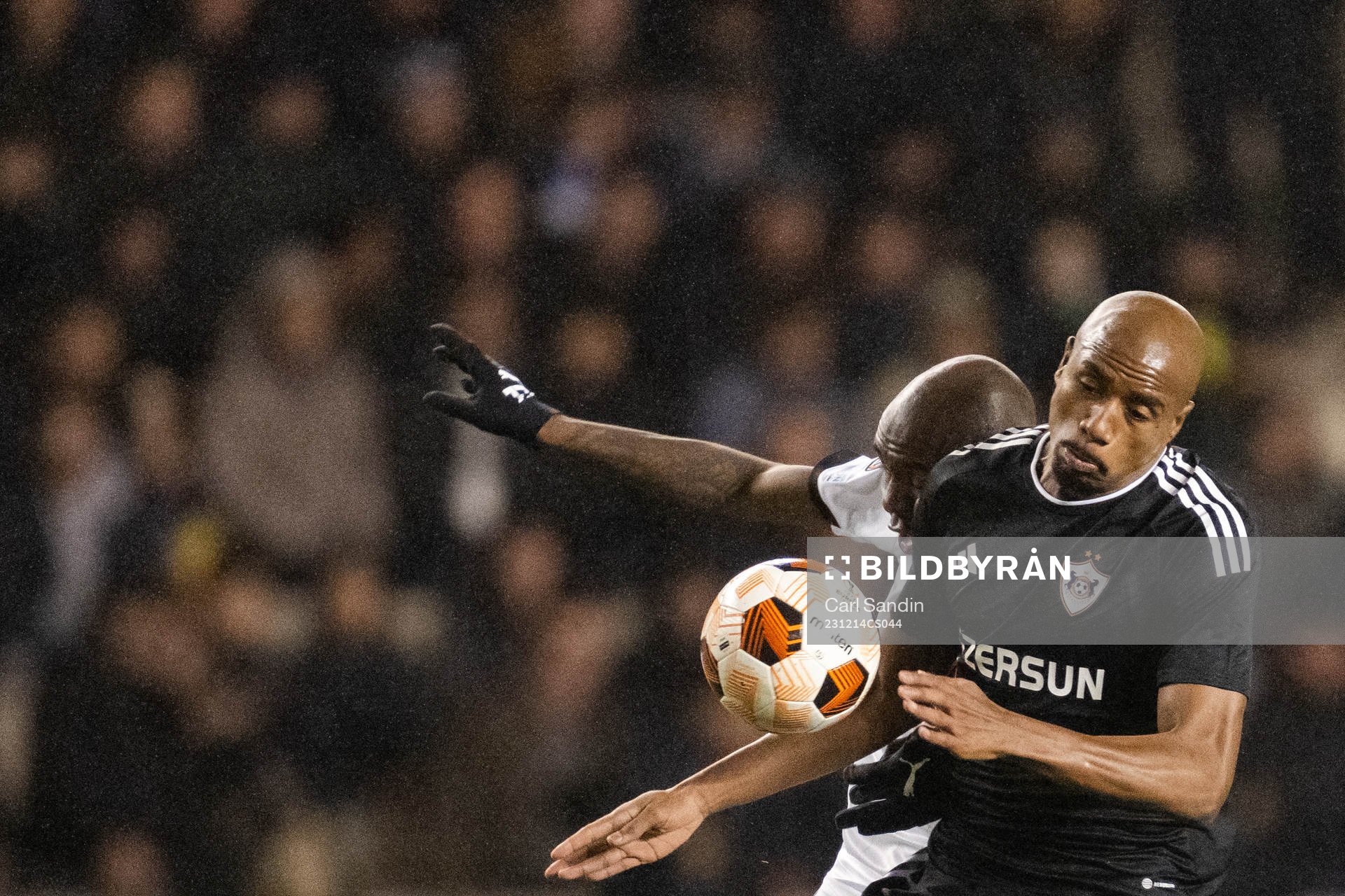 Edward Chilufya of Häcken and Julio Romao of Qarabag