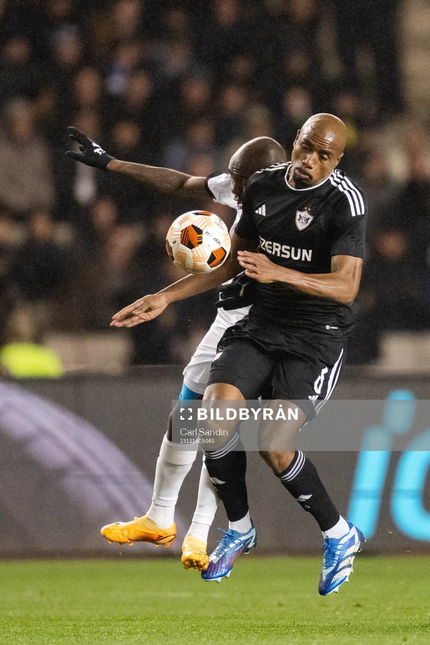 Edward Chilufya of Häcken and Julio Romao of Qarabag
