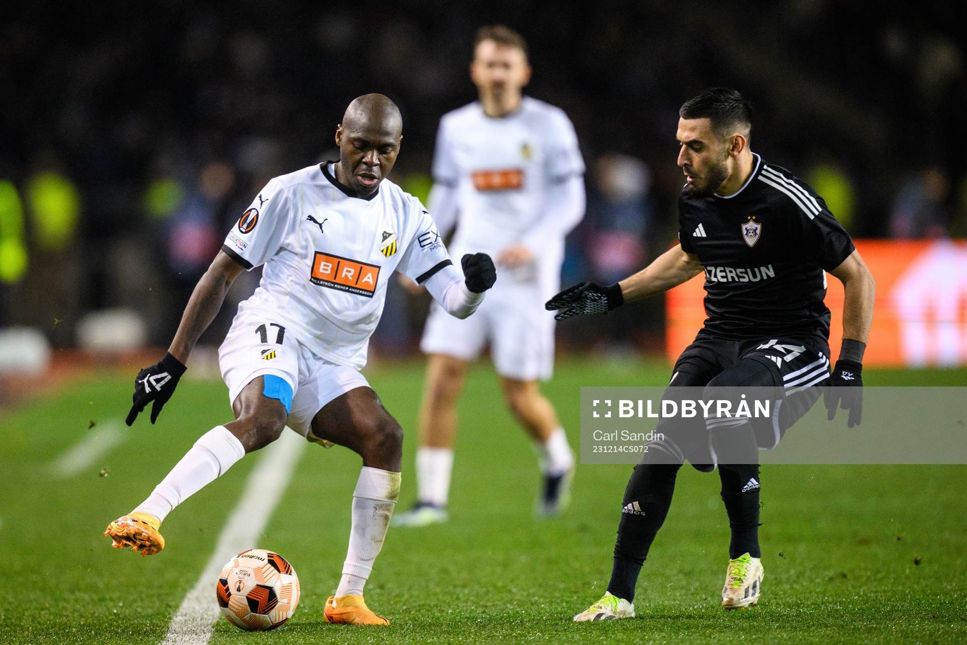 Edward Chilufya of Häcken and Elvin Jafarguliyev of Qarabag