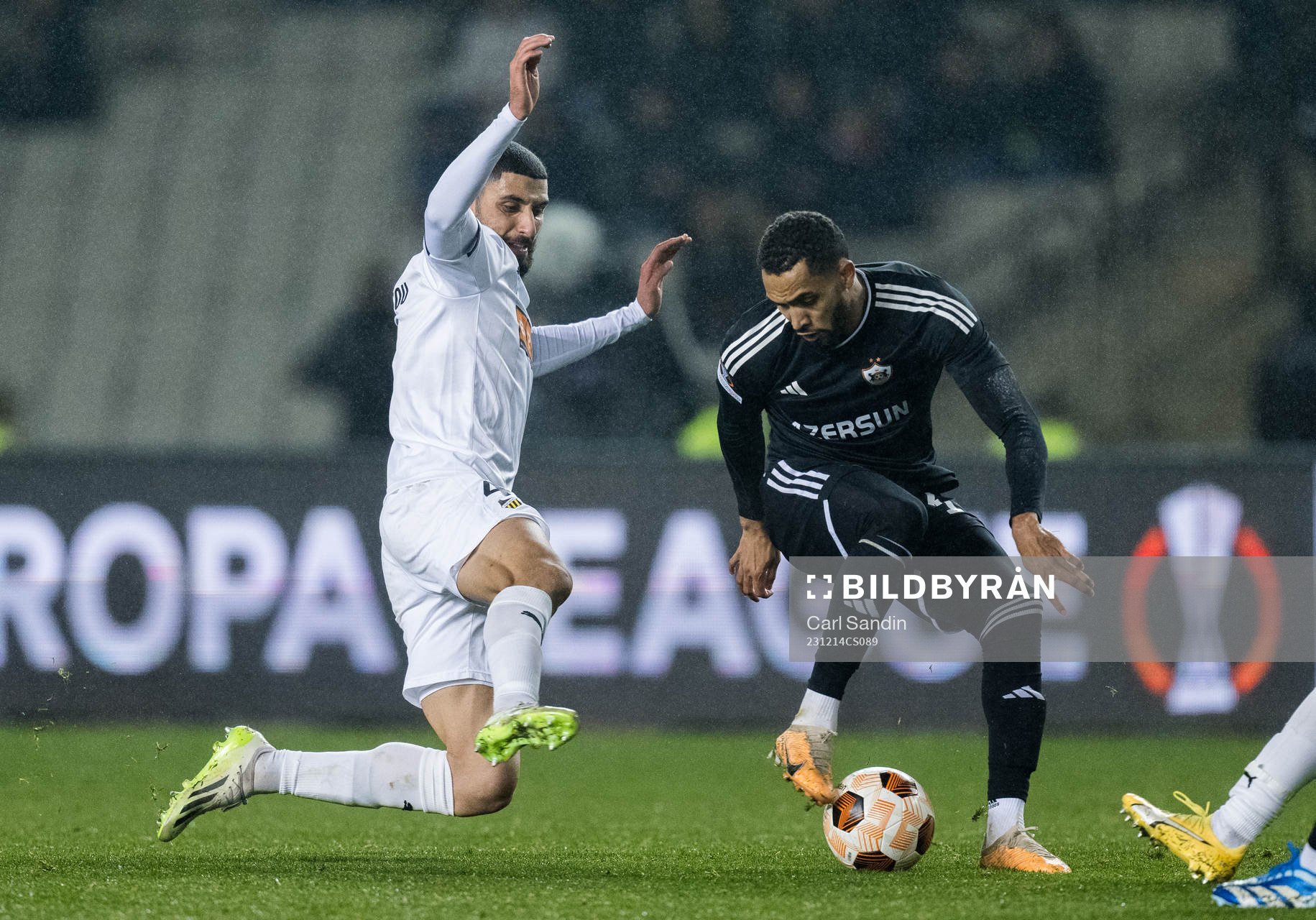 Aiham Ousou of Häcken and Juninho of Qarabag