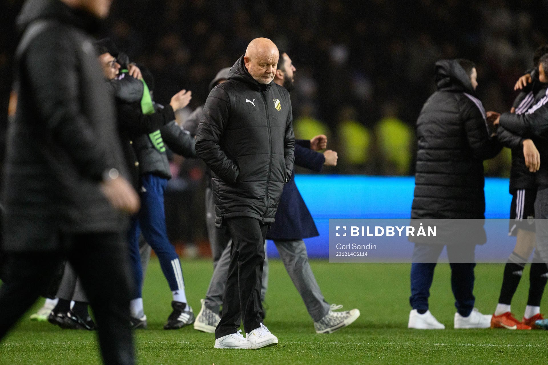 Head coach Per-Mathias Høgmo of Häcken looks dejected after the UEFA Europa League match between Qarabag and Häcken on December 14, 2023 in Baku.
