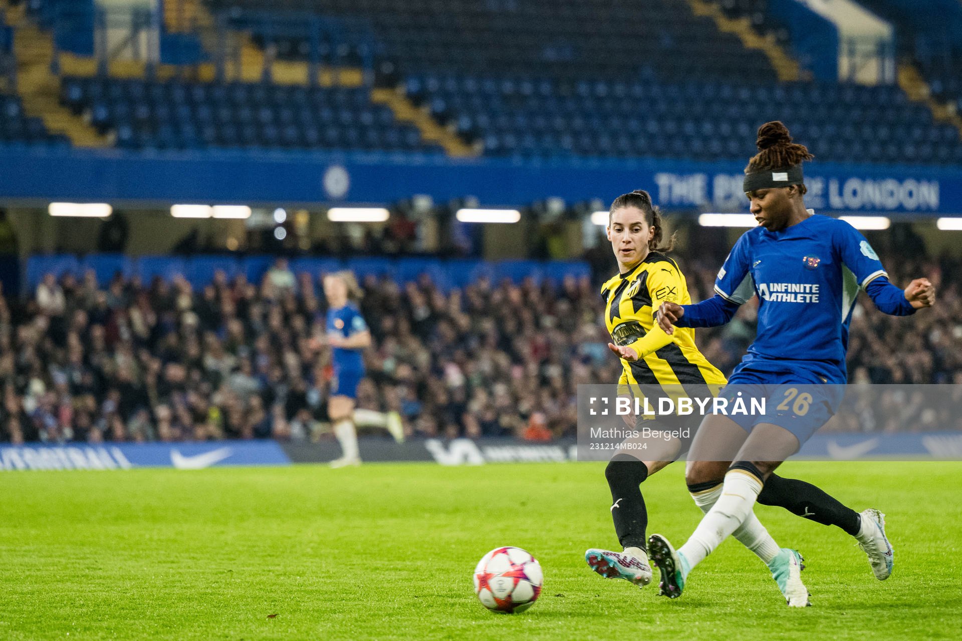 Clarissa Larisey of Häcken and Kadeisha Buchanan of Chelsea