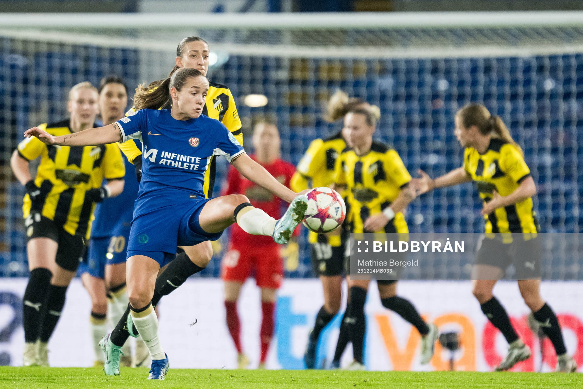 Rusul Rosa Kafaji and Guro Reiten of Chelsea