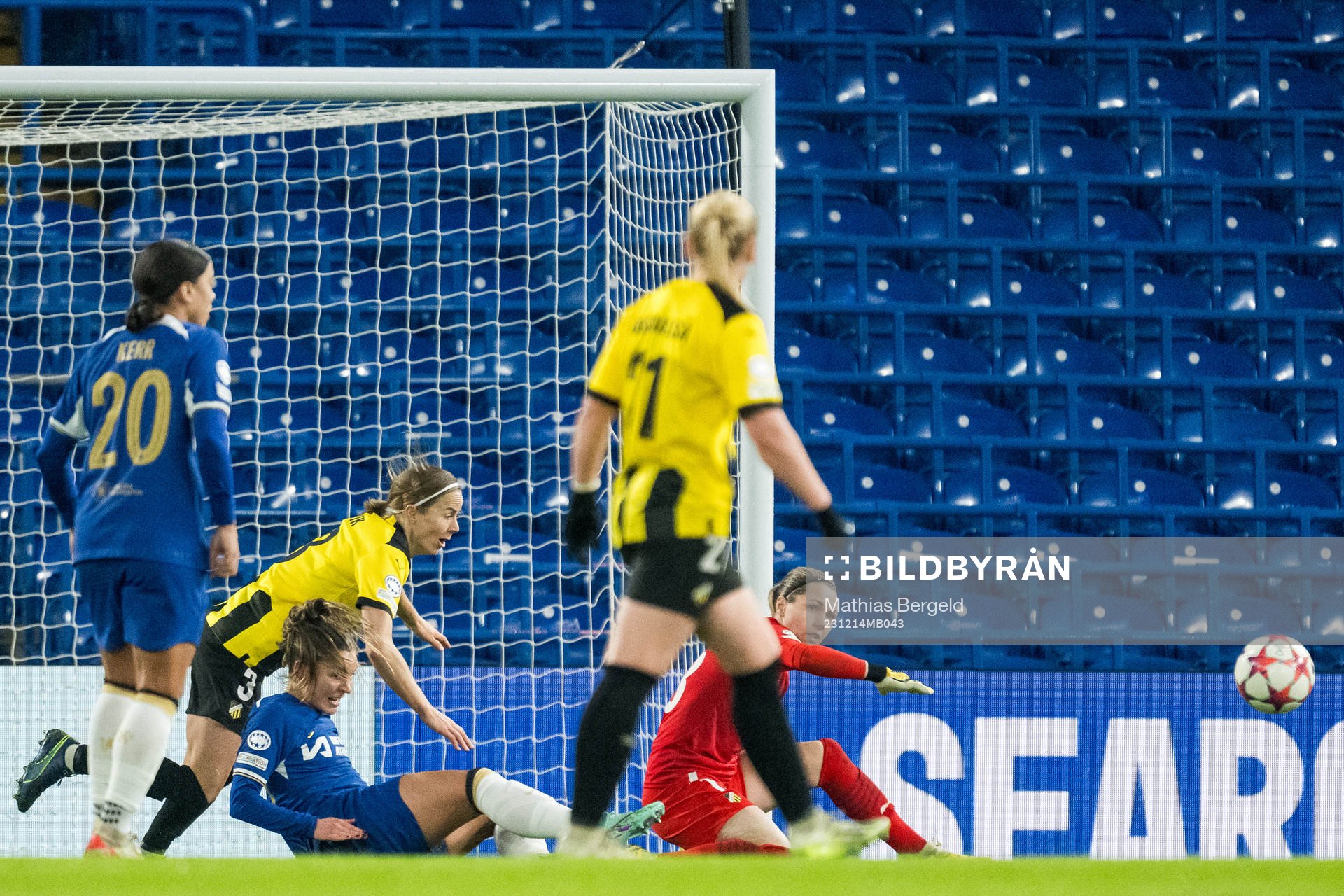 Aivi Luik and goalkeeper Jennifer Falk of Häcken against Johanna Rytting Kaneryd of Chelsea during the UEFA Women's Champions League football match between Chelsea and Häcken on December 14, 2023 in London.