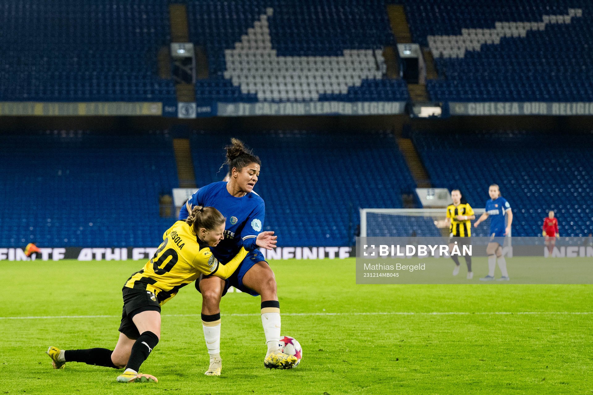 Katariina Kosola of Häcken and Jessica Carter of Chelsea