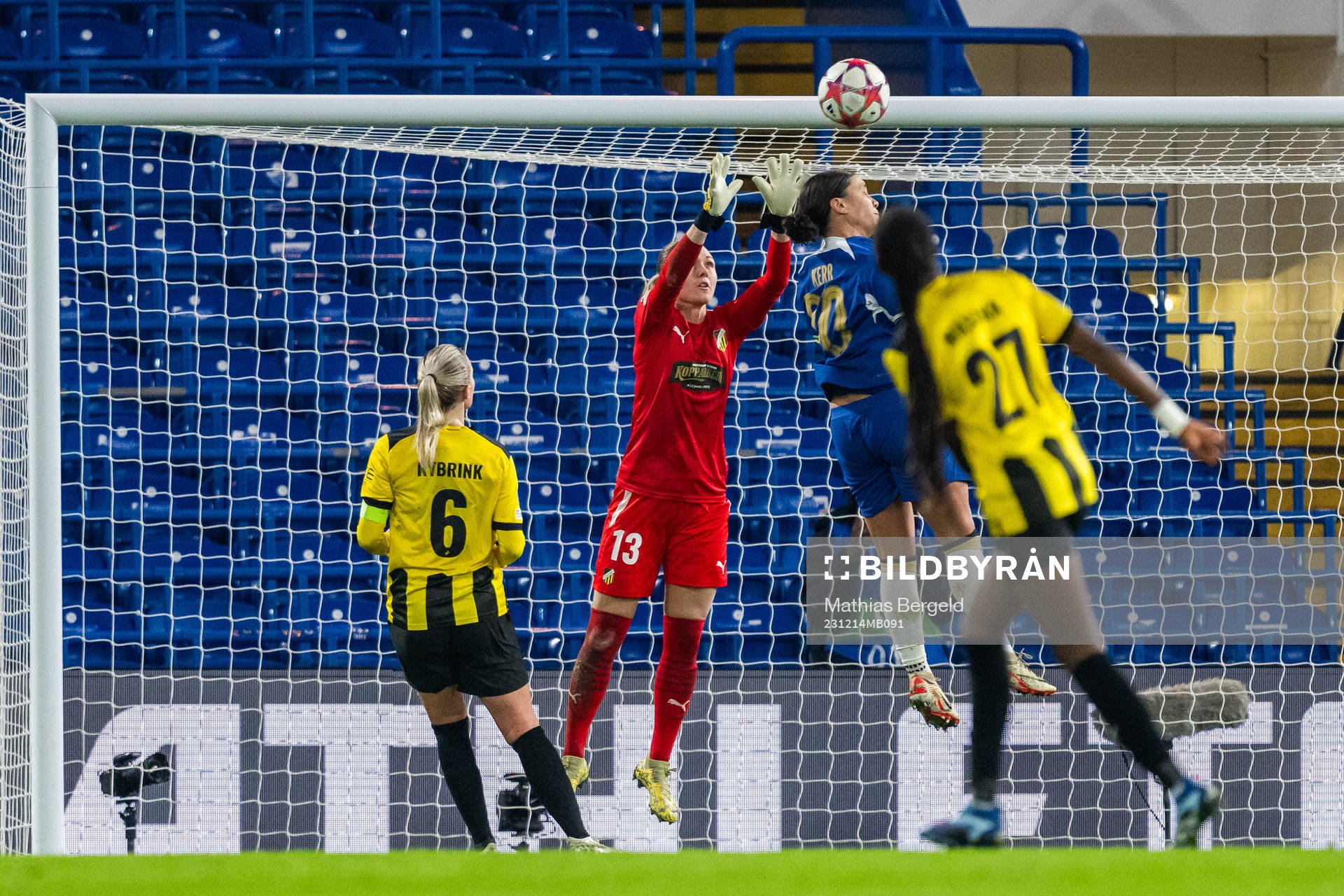 goalkeeper Jennifer Falk of Häcken and Sam Kerr of Chelsea