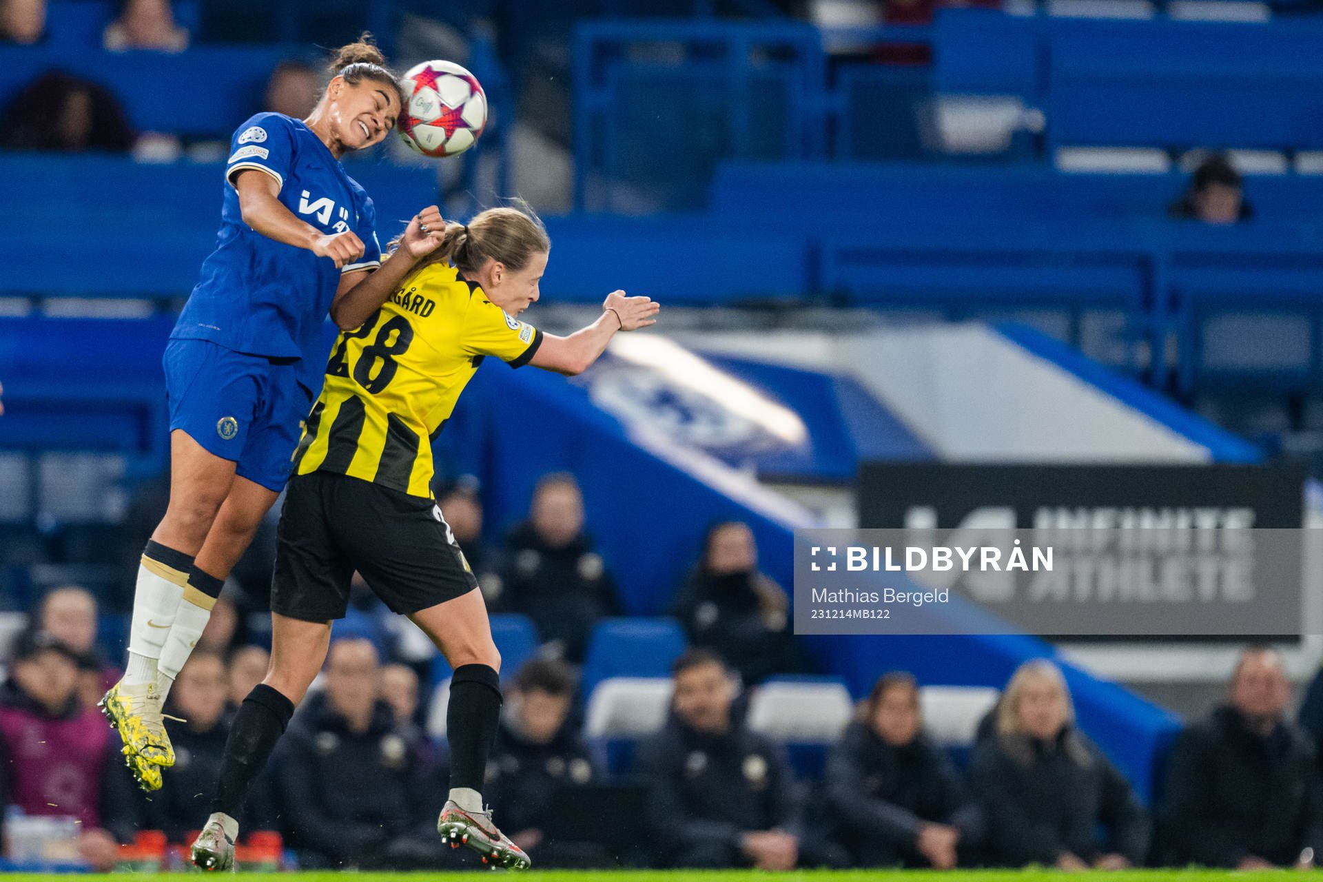 Jessica Carter of Chelsea and Anna Anvegård of Häcken
