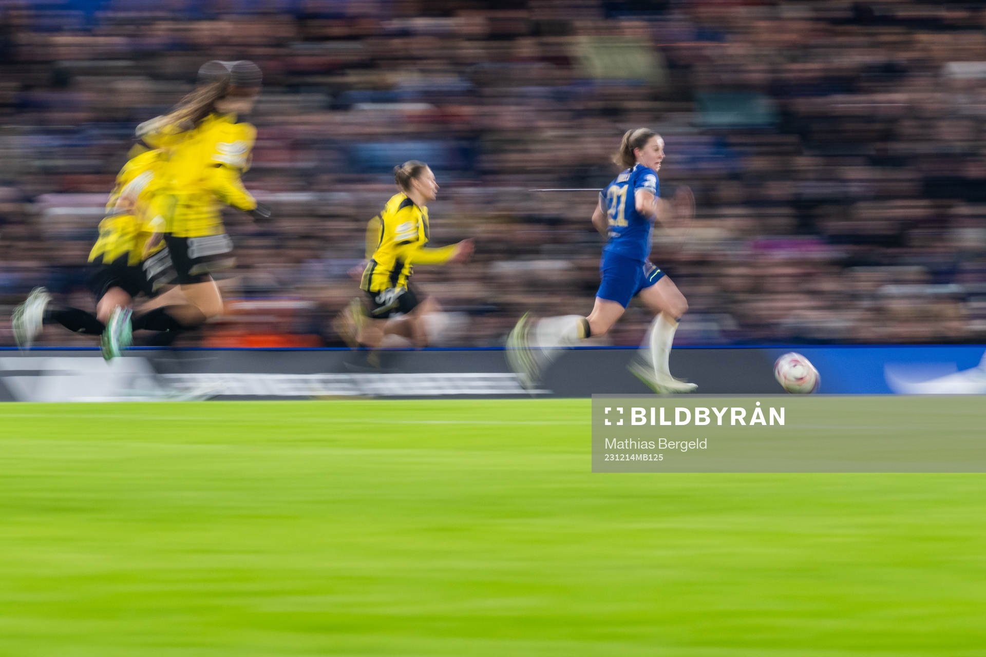 Niamh Charles of Chelsea during the UEFA Women's Champions League football match between Chelsea and Häcken on December 14, 2023 in London.